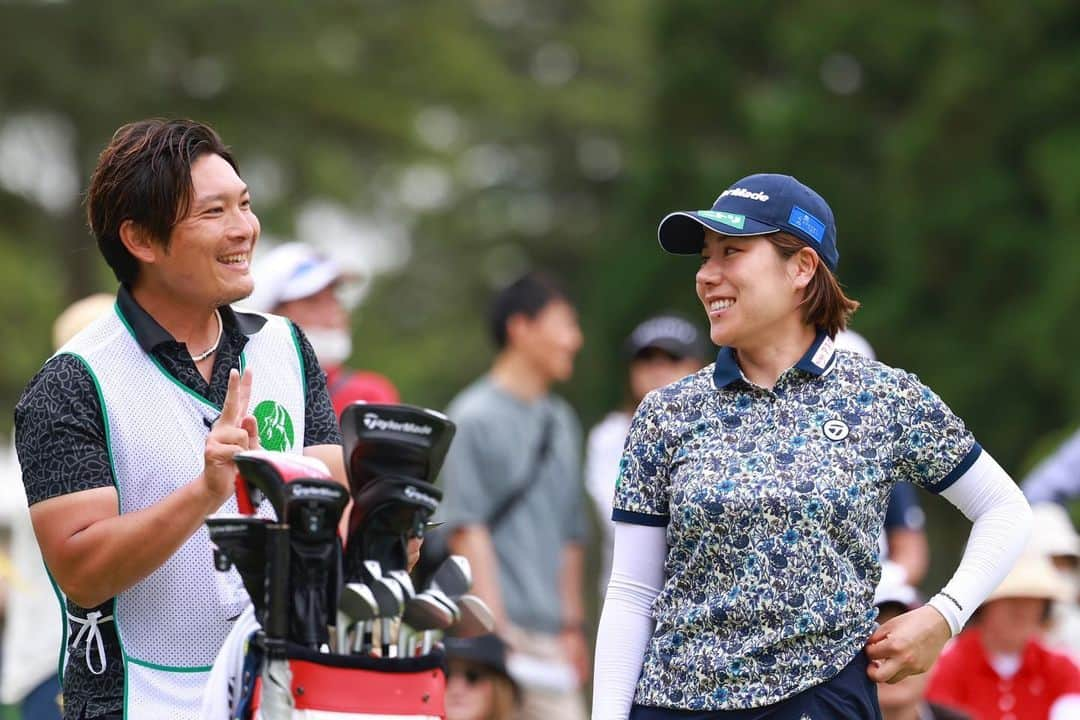 岡山絵里のインスタグラム：「#宮里藍サントリーレディスオープン  . 必死で頑張って 4日間プレーできました🙏 久しぶりの試合は すごく疲れました😂  今回は、森杉さんが キャディーをしてくれて 沢山学べたし、沢山笑わせてもらって とても充実した1週間でした。 精一杯サポートしてくださり 心強かったです。感謝🙏  関西で、応援しにきてくれた方もいて 嬉しかったです✨  また頑張ろう🫡  #ニトリ #taylormade  #アスク #魚くみ #d&dホールディングス #adidas」