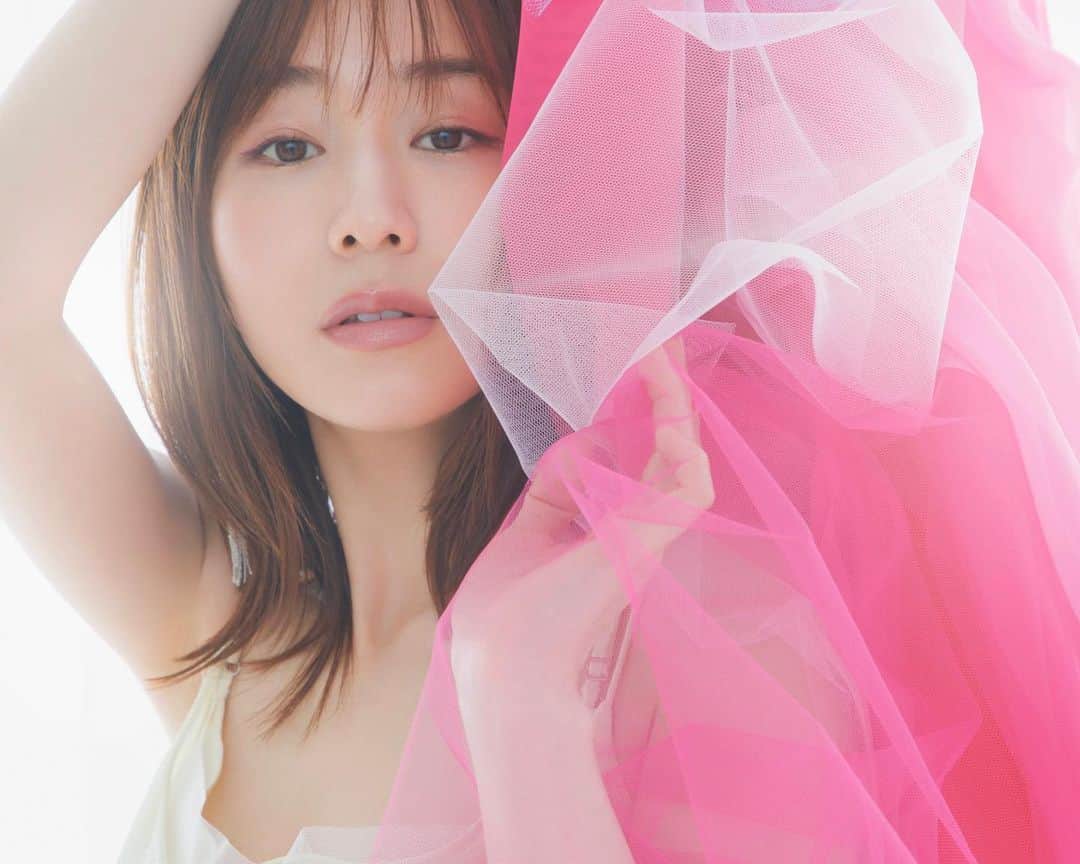 菊地泰久のインスタグラム：「#田中みな実  #連載  @bitekicom  @yukarihayashi  @menkooo  @yasuhisa_kikuchi   #美的 #菊地泰久 #yasuhisakikuchi #beauty #makeup #fashion #portrait #jewelry #gravure #shooting #photography #photographer #model #studio」