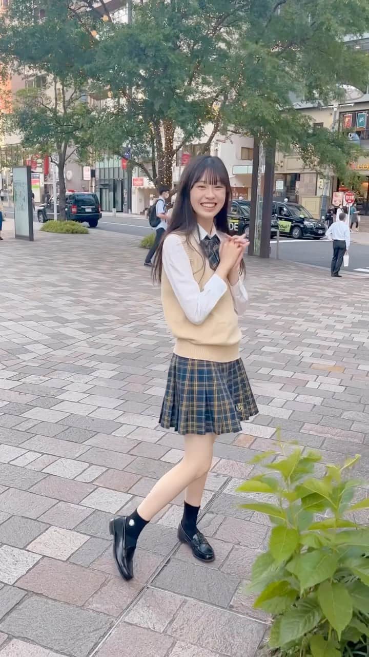 のインスタグラム：「またまた制服✨️  最近制服多すぎでは…🤔💭💗  制服大好きなので、しょーがない！✨️  #制服#なんちゃって制服#uniform#可愛い#お気に入り#brown#黒髪ロング#赤坂#笑顔#smile#Japan#JapaneseGirl#15歳#15yearsold#スターダストプロモーション#スターダスト#JK#女子高生#FJK#武上陽奈」