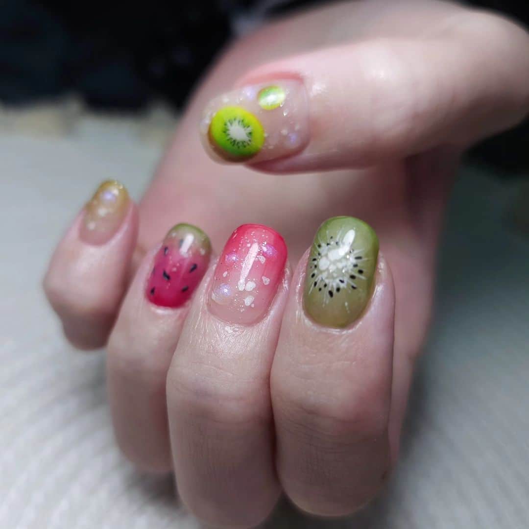 Yingさんのインスタグラム写真 - (YingInstagram)「Base colour: Didier Fiber Base Nude  Ombre colours: PREGEL MUSE S374, S380, S381 White specks with silver microglitter: PREMDOLL B36 Floral art: Ruyiya Base Non Wipe Liner Gel White and PREGEL Art Linee Ash Brown, yellow flower centre and green leaves coloured in with PREGEL MUSE S379 and S380. Fruits sticker: Tsumekira NN-SAK-005 3D bubbles: Didier Chameleon Top No2  Shop: www.nailwonderland.com」6月15日 18時45分 - nailartexpress