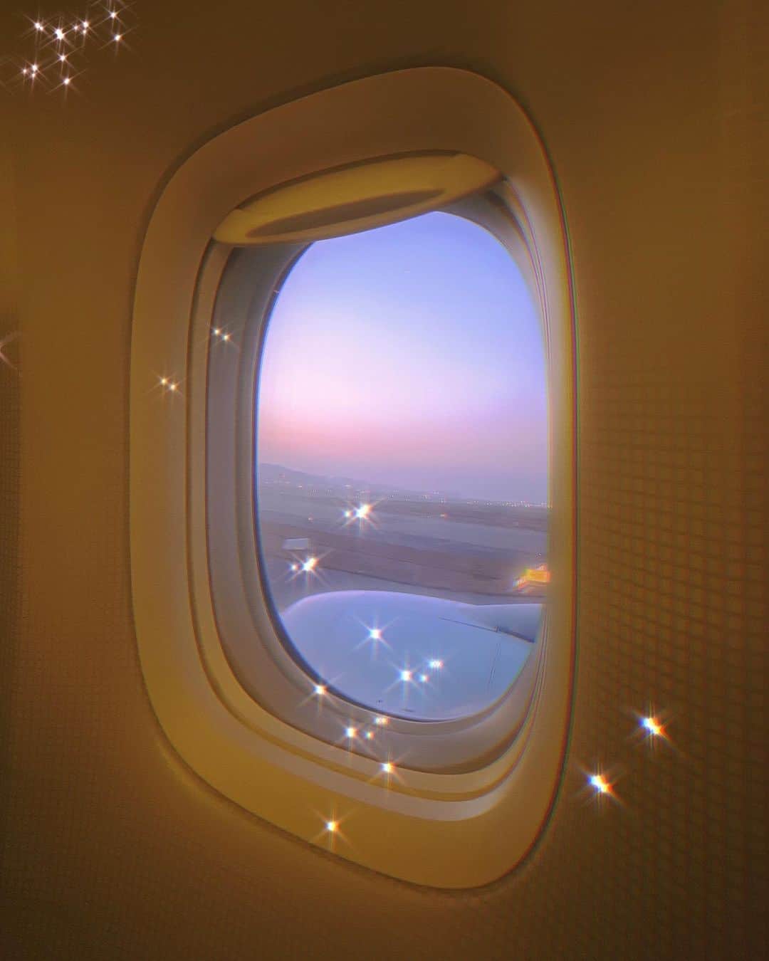 キュリ のインスタグラム：「I want to take off for somewhere again💫」