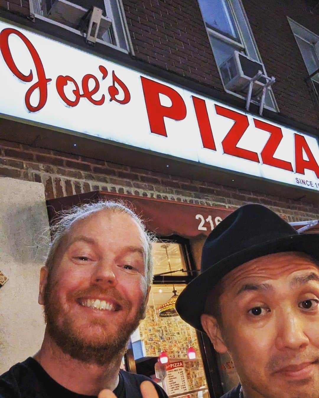 DJ SANCONさんのインスタグラム写真 - (DJ SANCONInstagram)「Joe's Pizza Broadway  w/ @djcolortv ✌️  #brooklynn #brooklynnewyork  #joespizza #joespizzanyc  #joespizzabroadway #joespizzabroadwaynyc  #ニューヨーク🍕」6月12日 19時30分 - djsancon