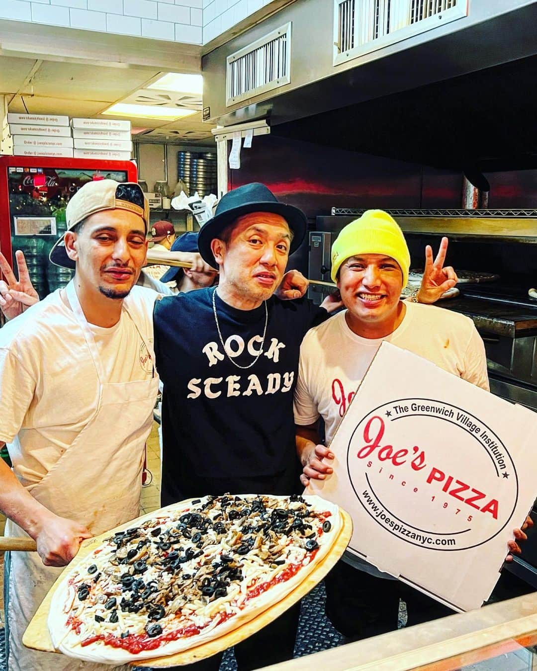 DJ SANCONさんのインスタグラム写真 - (DJ SANCONInstagram)「Joe's Pizza Broadway  w/ @djcolortv ✌️  #brooklynn #brooklynnewyork  #joespizza #joespizzanyc  #joespizzabroadway #joespizzabroadwaynyc  #ニューヨーク🍕」6月12日 19時30分 - djsancon