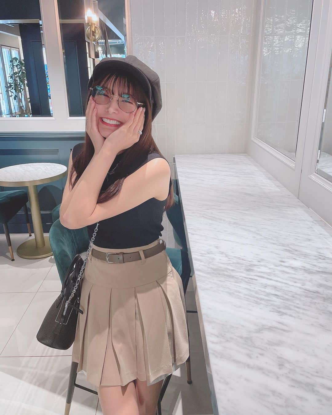 彩川ひなのさんのインスタグラム写真 - (彩川ひなのInstagram)「おひなの#私服 🐥♡  お気に入りすぎる👓！！！！！ @resee.official さんのだよー❤︎*°  これ7角形なの₍ᐢ‥ᐢ₎ ！ 珍しすぎるし可愛すぎる🥰 まいふぇいばりっとすぎて毎日つけてるのです🐣  #fashion #ootd #styling #コーディネート  #彩川ひなの #japanesegirl #自拍 #模特 #粉我 #swag #动漫 #扎心了#맞팔 #东京 #몸스타그램 #เซ็กซี่ #น่ารัก #น่ารักจัง #photooftheday #followme #instagood」6月12日 19時34分 - hinano_ayakawa