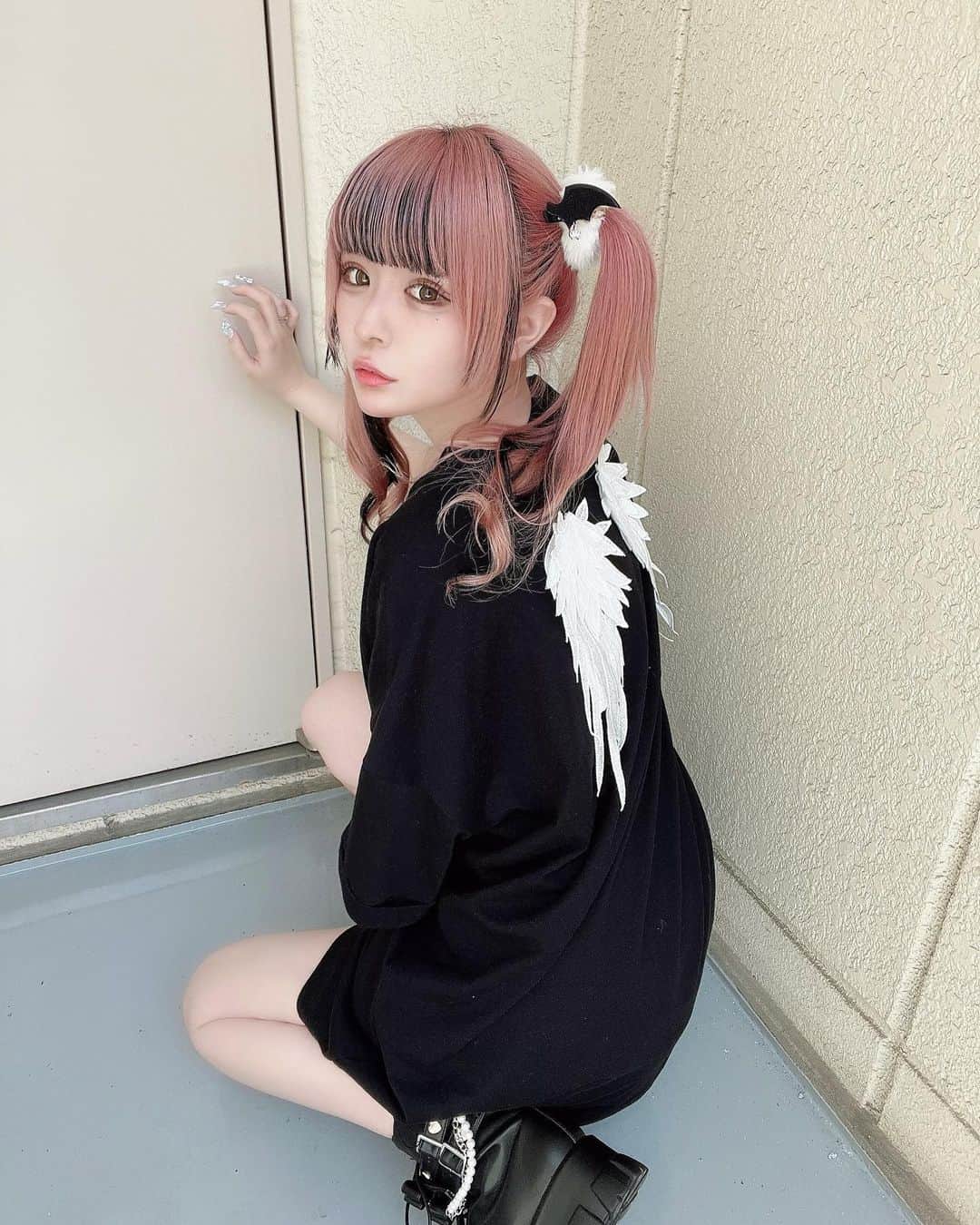 さきちゃんのインスタグラム：「はねはえた #ankrouge #アンクルージュ #大宮アルシェ #大宮 #地雷系女子 #地雷 #ツインテール #tシャツコーデ #サブカル女子 #サブカルファッション #ブラックコーデ」