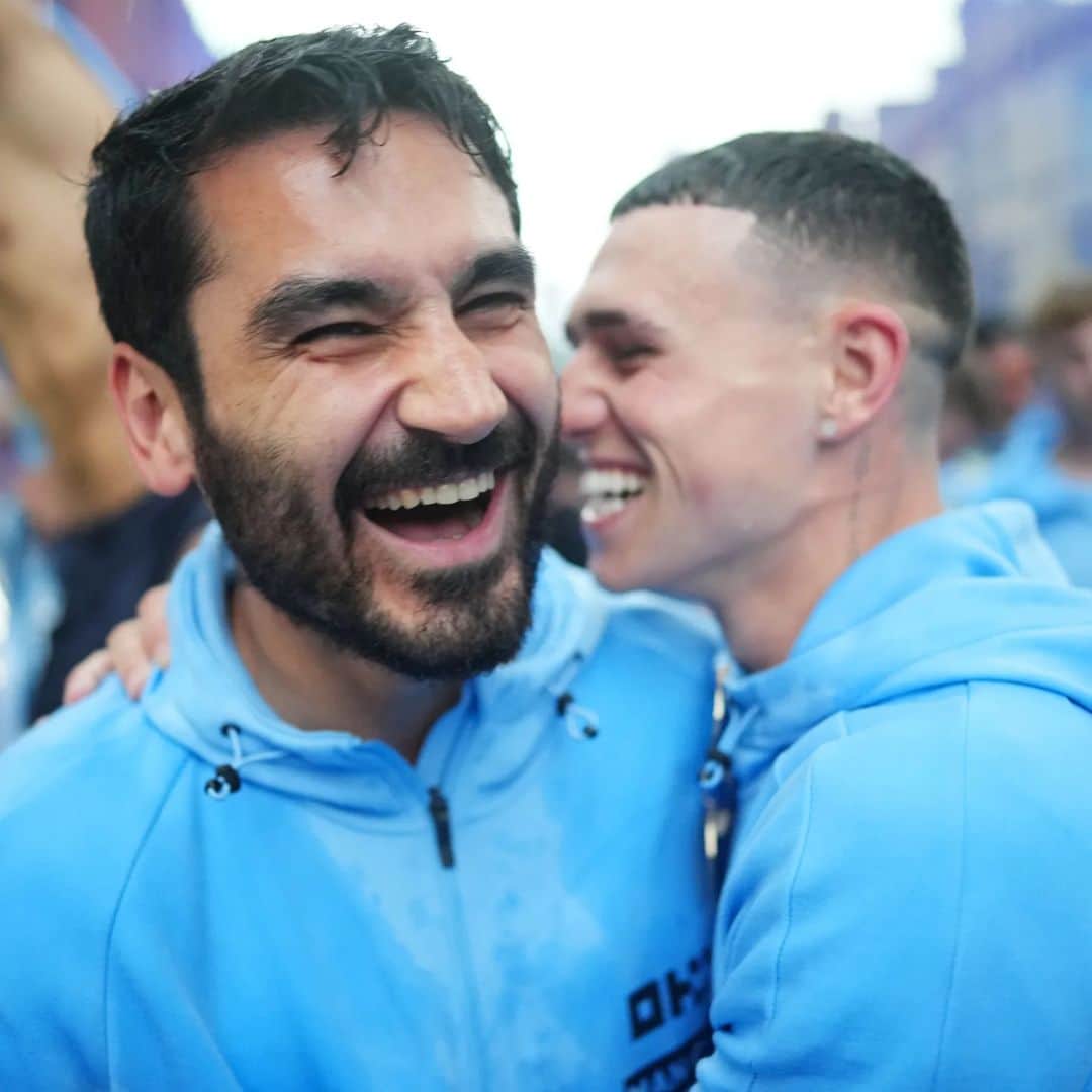 イルカイ・ギュンドアンさんのインスタグラム写真 - (イルカイ・ギュンドアンInstagram)「Another emotional & unforgettable day 🏆🏆🏆💙  Thanks to every fan welcoming us back in Manchester 🙌🏼 @ManCity」6月13日 6時46分 - ilkayguendogan