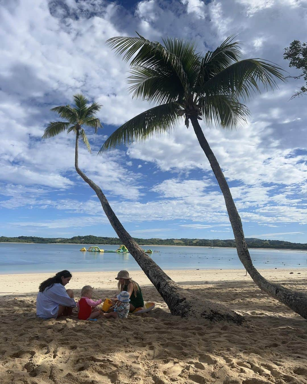 ジョシュア・ブリランテのインスタグラム：「🌴」