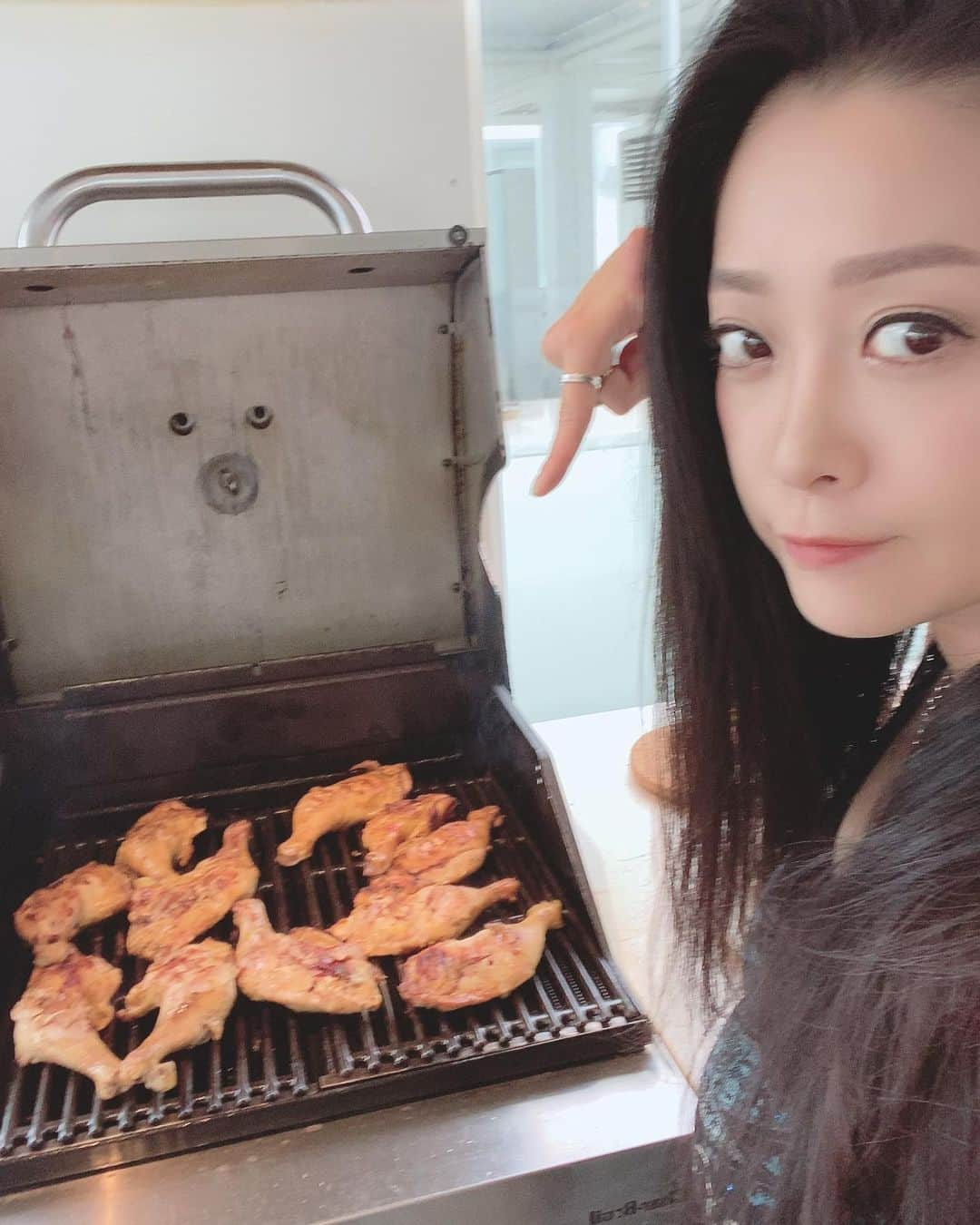 小向美奈子さんのインスタグラム写真 - (小向美奈子Instagram)「カプセルエージェンシーのバーベキュー🍖  めちゃ楽しい時間だったぜ！」6月13日 5時17分 - x375x_komukai.m