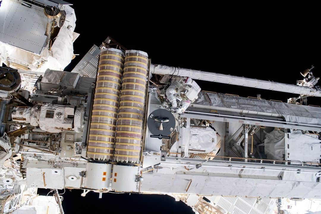 国際宇宙ステーションさんのインスタグラム写真 - (国際宇宙ステーションInstagram)「NASA astronauts Stephen Bowen and Woody Hoburg will once again exit the space station’s Quest airlock at 9:20 a.m. EDT on Thursday for their second roll-out solar array installation spacewalk together. The spacewalkers will install another roll-out solar array on the opposite side of the starboard truss structure where they installed the orbital outpost’s fifth roll-out solar array on Friday, June 9.   The two spacewalkers are pictured here on June 9 during their six-hour and three-minute spacewalk when they successfully installed and deployed a roll-out solar array.  pic 1) NASA spacewalker Woody Hoburg rides the Canadarm2 robotic arm while maneuvering a roll-out solar array toward the International Space Station's starboard truss structure.  pic 2) NASA spacewalker Stephen Bowen works to release a stowed roll-out solar array attached to the starboard truss.  pic 3) Bowen works to release a stowed roll-out solar array attached to the starboard truss.  pic 4) Hoburg points the camera toward himself and takes an out-of-this-world "space-selfie" during a six-hour and three-minute spacewalk.  #nasa #astronaut #quest #spacewalk #walk #solar #array #installation #job #international #space #station」6月13日 5時20分 - iss