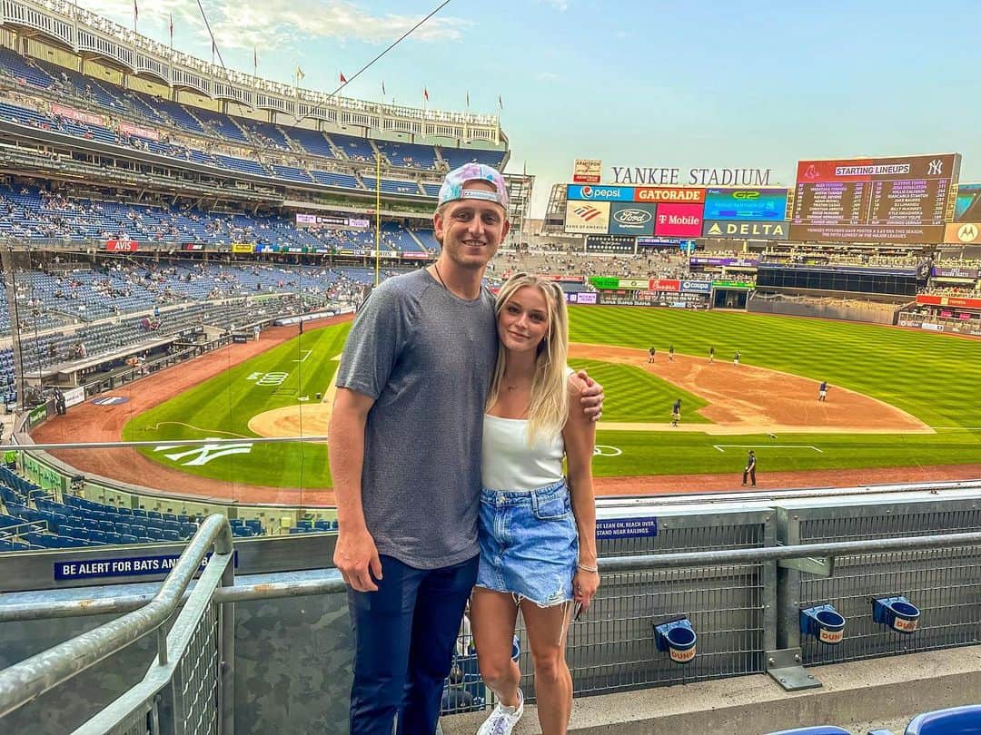 アリッサ・ボウマンのインスタグラム：「NYC🍎」
