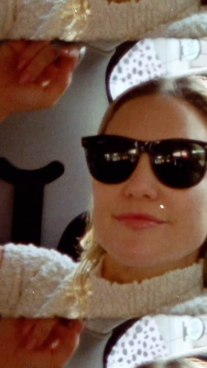 ケイト・ハドソンのインスタグラム：「From the @fujikawadanny Super 8 London archives 📽❤️🔜   Little Rani Rose 😭」