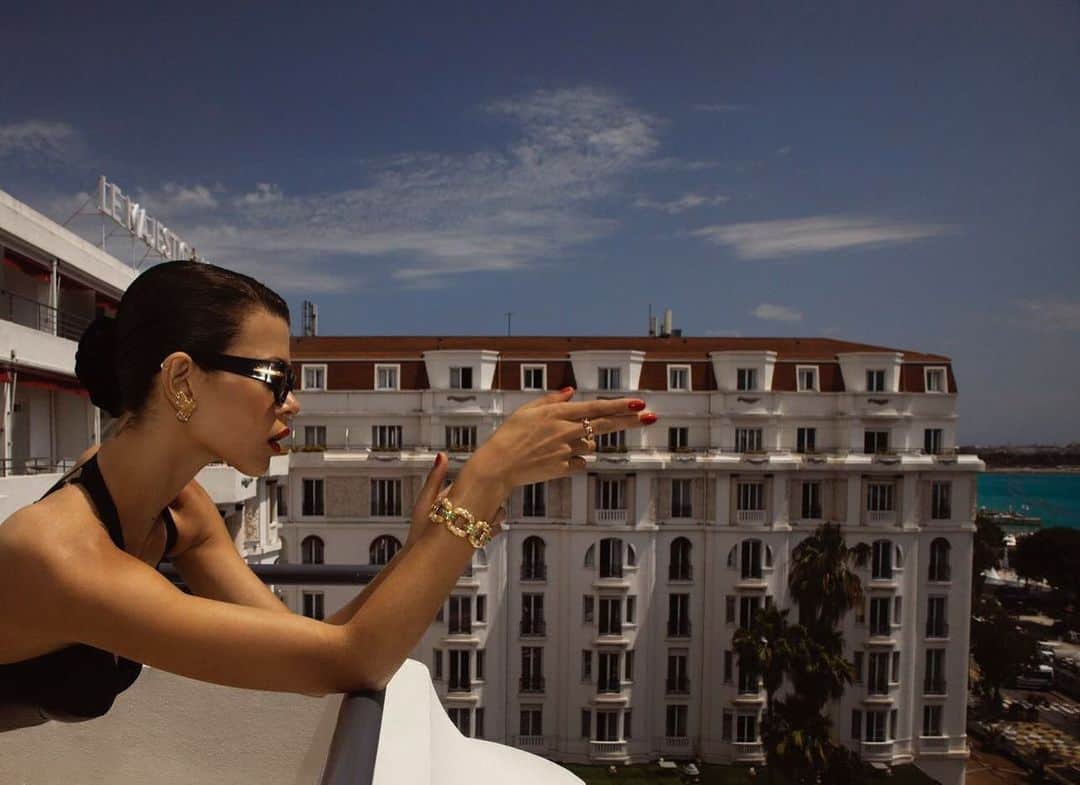 ジョージア・フォウラーさんのインスタグラム写真 - (ジョージア・フォウラーInstagram)「Point and shoot @tiffanyandco high jewelry shot with Daniella Midenge & Anton Cobb on the French Riviera 🇫🇷❣️📷」6月13日 6時25分 - georgiafowler