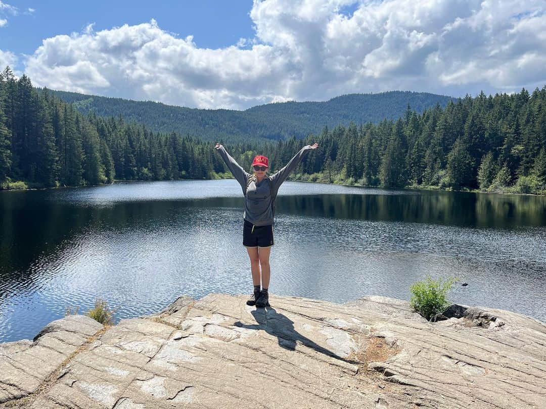 サラ・ウェイン・キャリーズのインスタグラム：「life. is. good.」