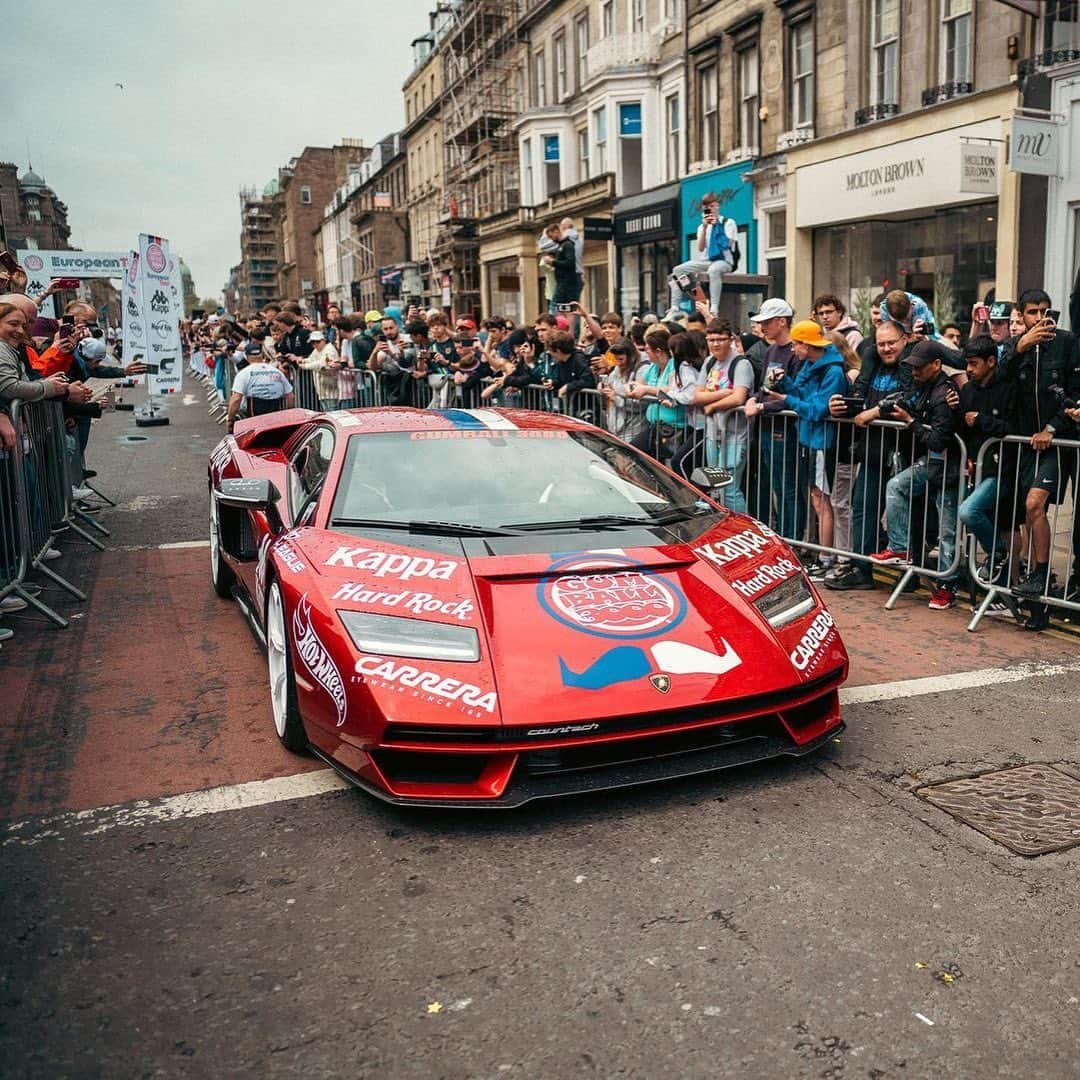 CarsWithoutLimitsさんのインスタグラム写真 - (CarsWithoutLimitsInstagram)「@gumball3000 off to an excellent start with multiple hypercars!   📸  @kiranbcox   #carswithoutlimits #pagani #koenigsegg #countach #bugatti #xj220s」6月12日 21時47分 - carswithoutlimits
