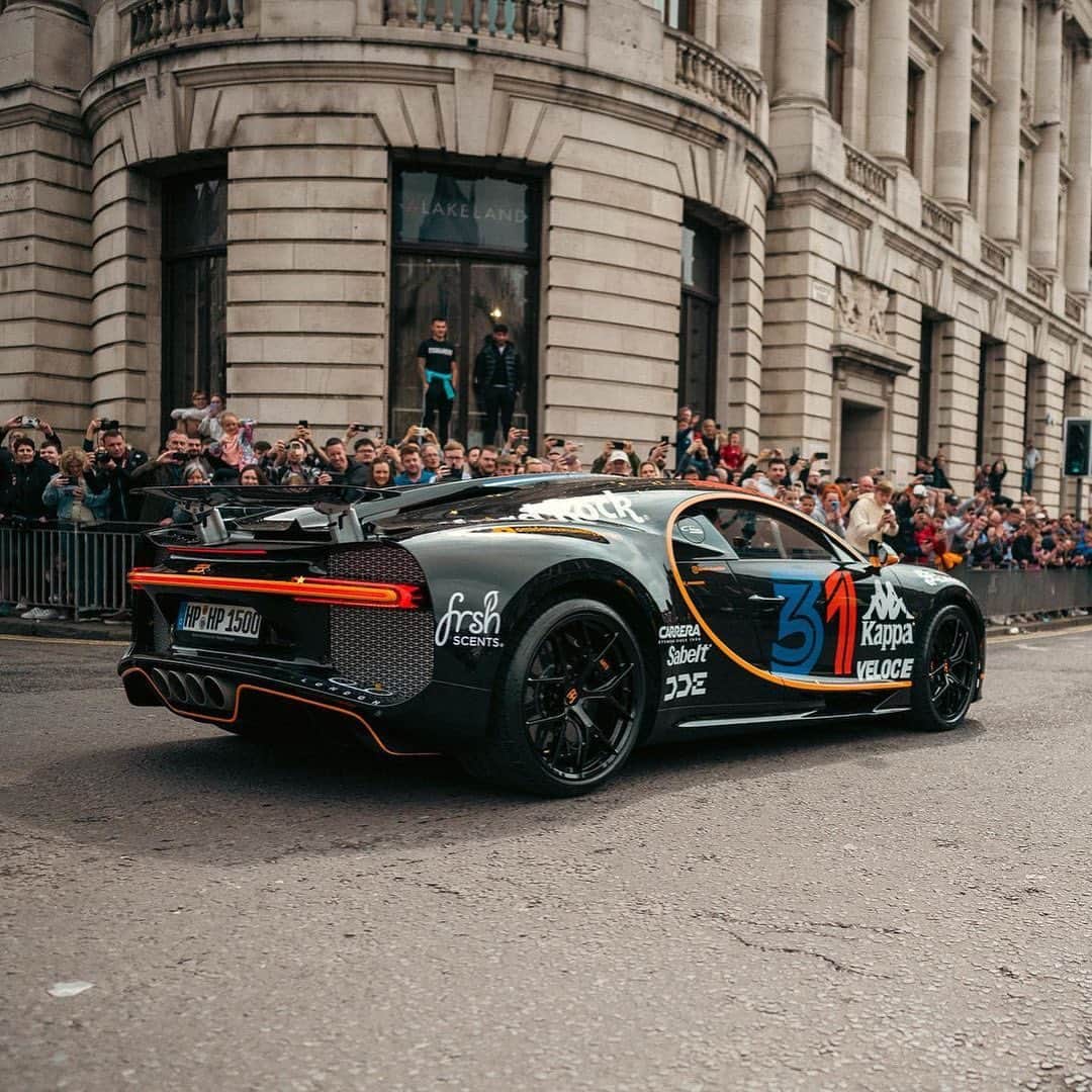 CarsWithoutLimitsさんのインスタグラム写真 - (CarsWithoutLimitsInstagram)「@gumball3000 off to an excellent start with multiple hypercars!   📸  @kiranbcox   #carswithoutlimits #pagani #koenigsegg #countach #bugatti #xj220s」6月12日 21時47分 - carswithoutlimits