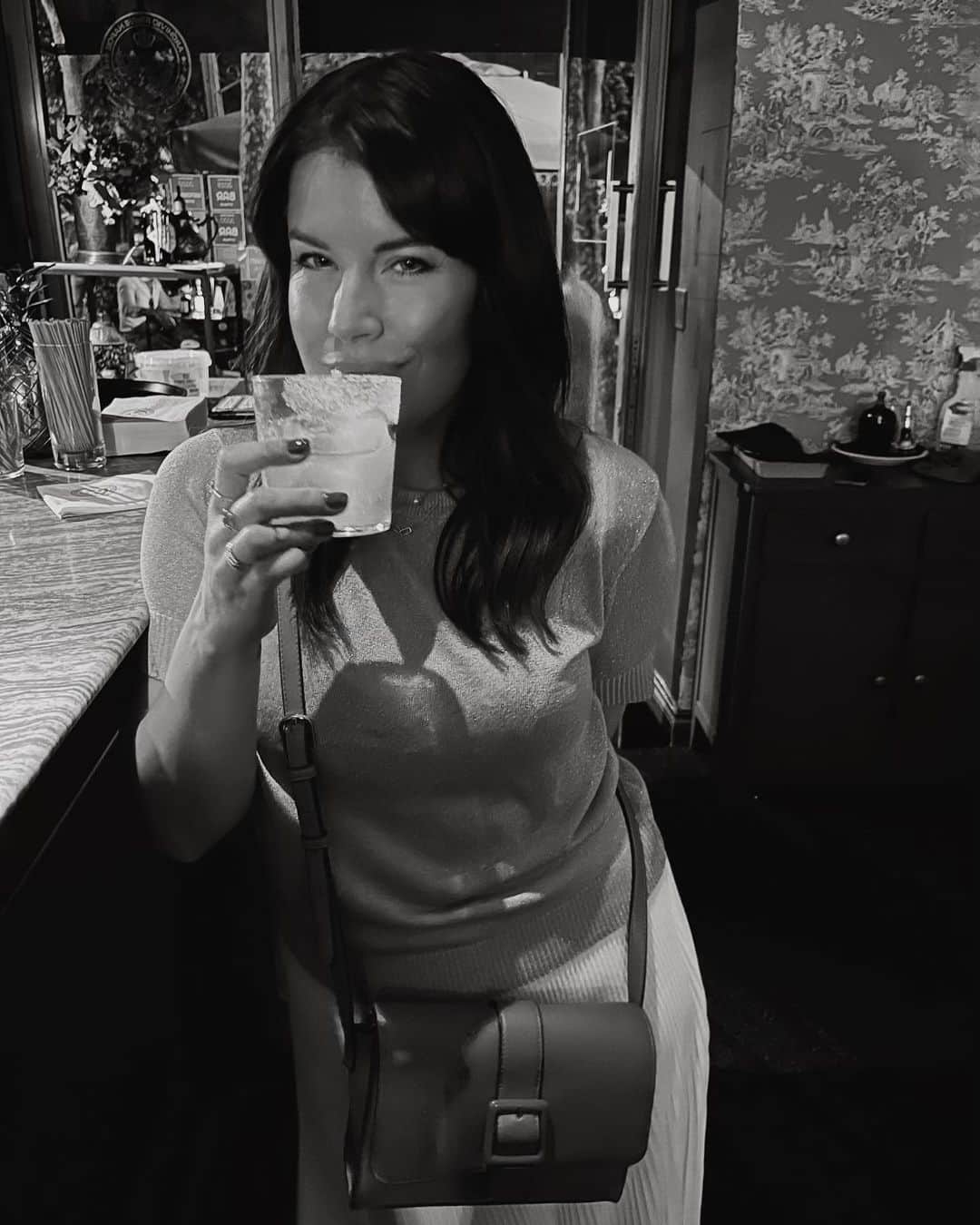 ジャコモ・ジャンニオッティのインスタグラム：「This woman of mine is special. And today is her birthday. She is my north star, my counsel, my heart, my soul and the best part of every single one of my days. I do my best to celebrate her everyday. As she deserves that and more. I am not indebted to her as she is not indebted to me, we are equals, we are partners. We are individuals both running towards our mountain, our mission, together. And she gets that. She always has. I fell in love with the girl I met so many years ago, but I have fallen even deeper in love through what we have faced together, and the woman that she has become in front of my eyes. I don’t know what I did to be lucky enough to have met you, but I sure am glad that I did. I cannot imagine being on this ride, without you by my side. Heres to many more years, of laughter, music, love, and arguing over how many lemons I was supposed to bring home. ❤️. Ti amo.   Happy birthday @nichole_gianniotti .  🏍️ or 💀」