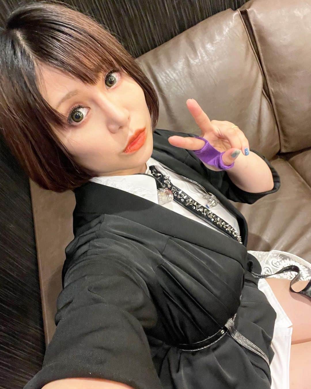 蜷川べにのインスタグラム：「ファンクラブライブ@Zeep羽田1部2部ありがとうございましたー(๑ ́ᄇ`๑) 東京のみんなの熱い声援を再びライブで浴びれてとても幸せでした。一緒に乗り越えてきてくれてありがとう！！！次は大阪待ってろー！」