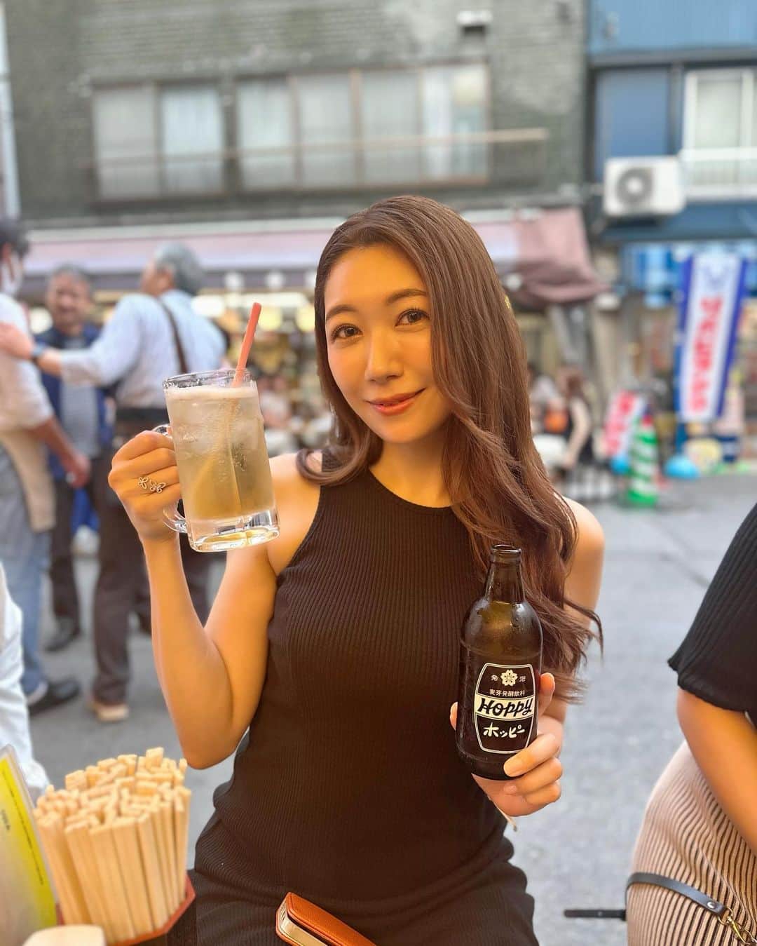 穂川果音さんのインスタグラム写真 - (穂川果音Instagram)「ホッピー通り、賑わっていた〜🍺 この時期は、外で飲むビールが最高に美味しい、、🤤  #浅草　#ホッピー通り #asakusa #tokyo」6月12日 21時55分 - hokawakanonn