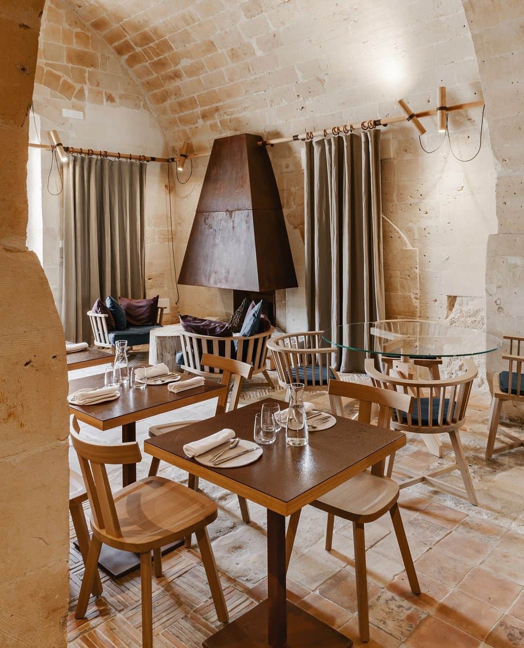 のインスタグラム：「⁠#GervasonINtour⁠ The breakfast lounge at Le Dimore dell'Idris (@le_dimore_dell_idris) narrates a tale of time and design, immersed in the captivating allure of Matera. ⁠ ⁠ Achieving a flawless blend of modernity and tradition, the GRAY 23 dining chair, designed by @paola.navone, graces this space, imparting a touch of enduring sophistication. ⁠ Gray, with its fusion of vintage essence and contemporary style, is defined by a minimal wooden backrest that embraces the seat. ⁠It merges the charm of classical furnishings with the elegance of Nordic forms.⁠  Photo @pierangelo_laterza⁠ Project by @mancastudio⁠」