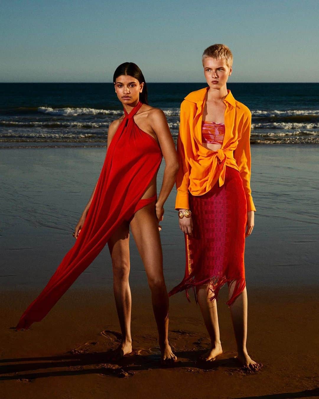 YOOX.COMのインスタグラム：「SUMMER NIGHTS Dress for dusk in daring prints and shimmering designs. Discover more on #YOOX」
