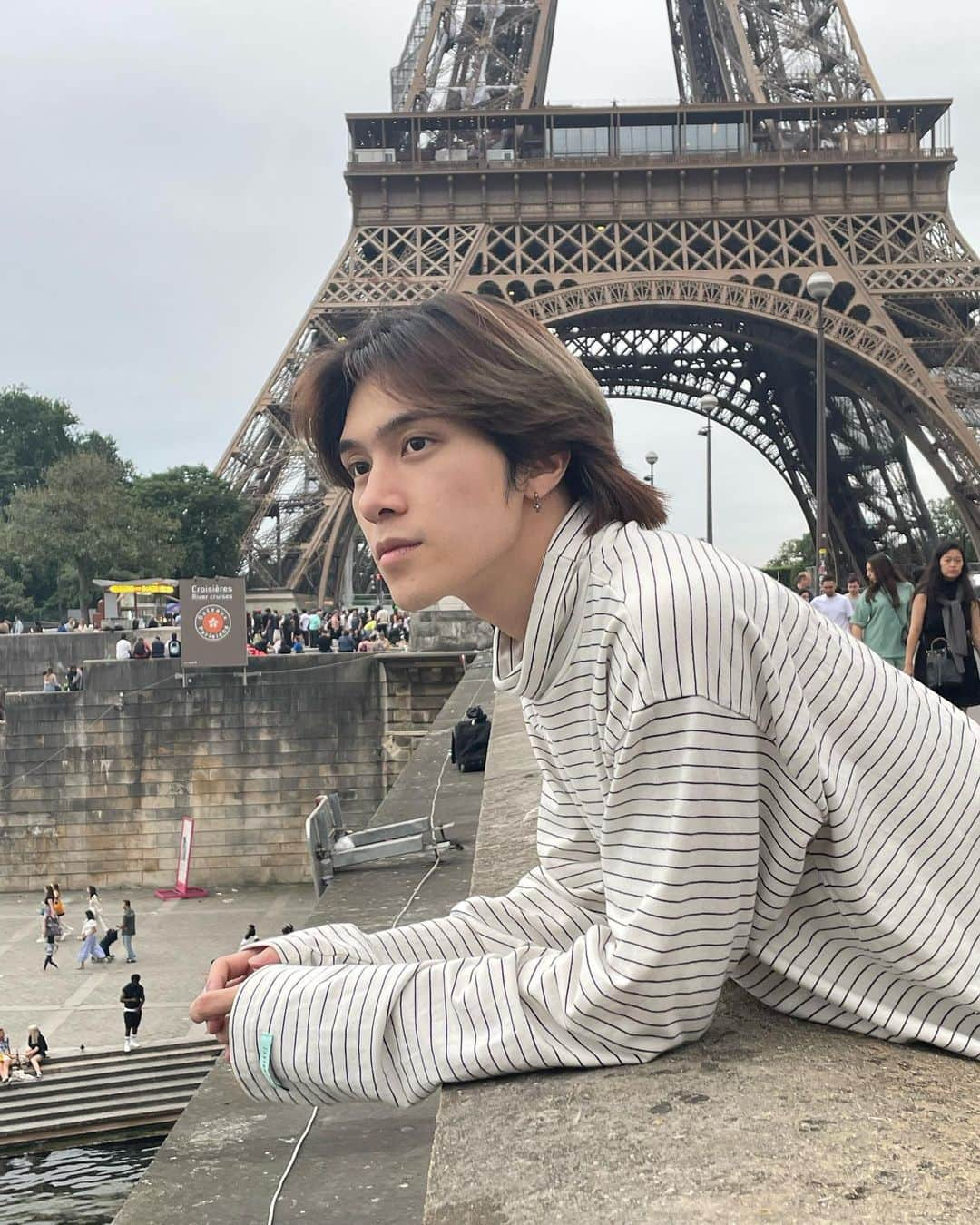 ヘンドリー（HENDERY）のインスタグラム：「Paris💚」