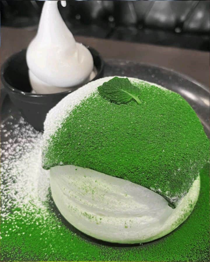 Matchæologist®のインスタグラム：「😍 Today’s to-do list: Grab a spoon and dive into this enticing #Matcha #Daifuku #Pancake captured by @sono.matcha. 🤔 Isn’t this #MatchaTreat the best thing you’ve seen today?! . We’ve got you covered if you’re craving the captivating taste of matcha green tea 🌿— the ultimate superfood that you can incorporate into any of your favourite creations! . 👉 Head to Matchaeologist.com (link in bio) to learn more about our range of ceremonial and culinary matcha. 🌿 . Matchæologist® #Matchaeologist Matchaeologist.com」