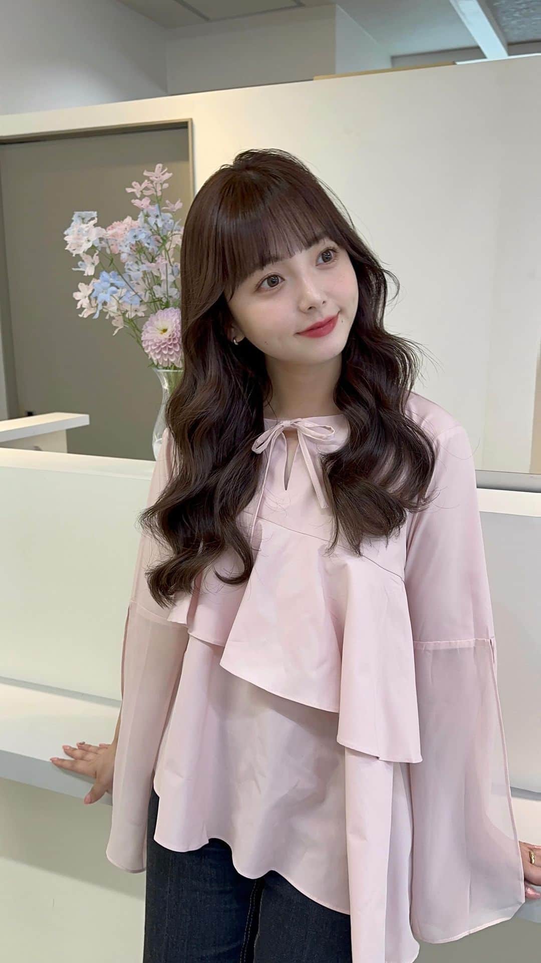 横山紗弓のインスタグラム：「hair change💐 hair: @kaopan0402  tops: @mofftime_official by @gudeminami」