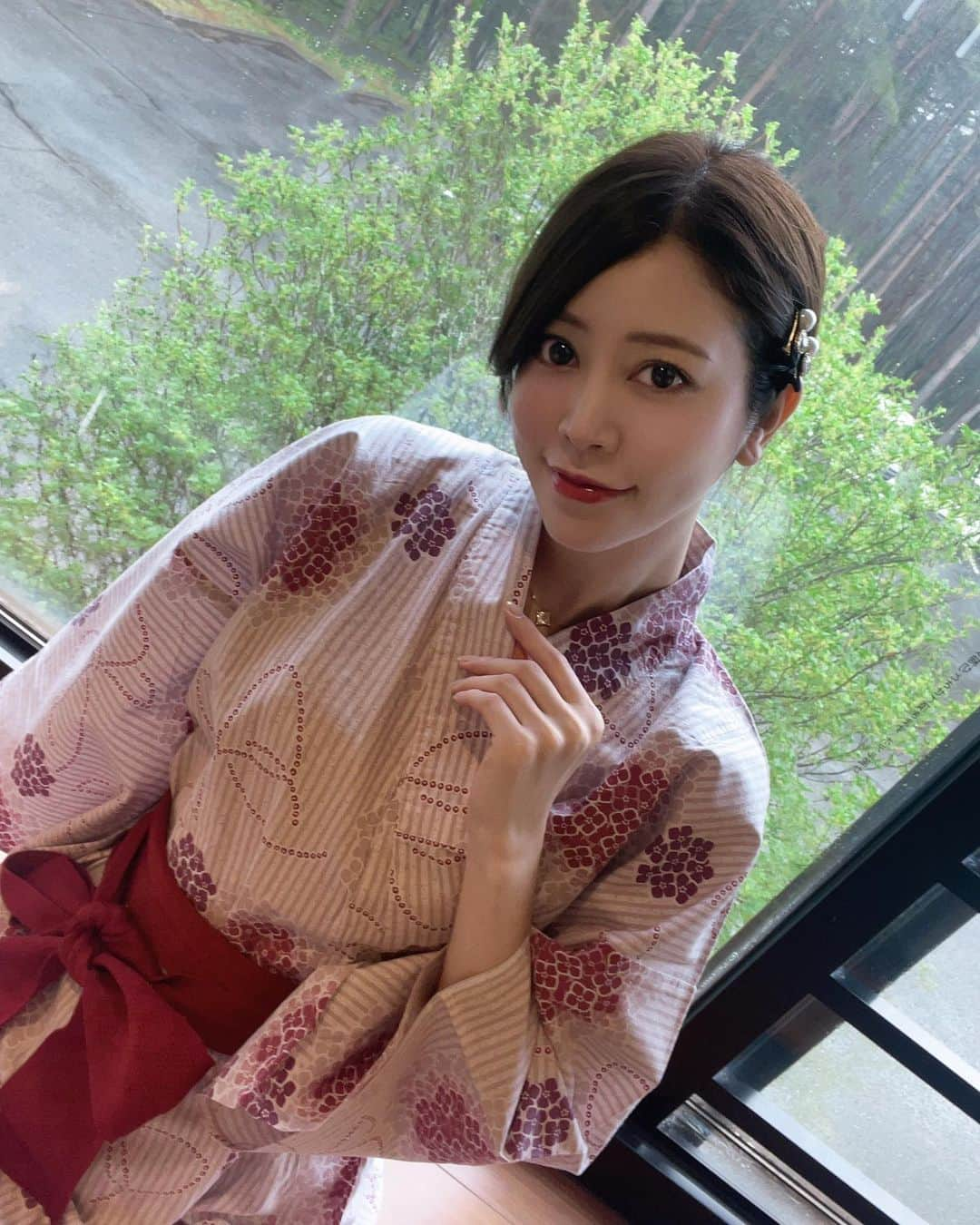 薄井美樹さんのインスタグラム写真 - (薄井美樹Instagram)「． おばあちゃんの お誕生日で温泉旅行🧖‍♀️   浴衣ってなんかいいよね👘💕」6月12日 22時12分 - mikiusui_211