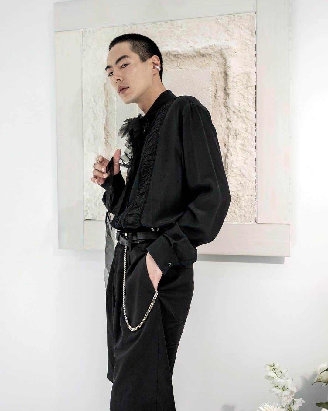 岩崎拓馬のインスタグラム：「🖤🖤🖤🖤 . . IZA Tokyo Opening reception party  @iza_official   素晴らしいお店 素晴らしいお洋服 愛のある人たち  そのFRIENDSに加えていただいて ほんとにありがとうございます🫶💗  注目ブランドばかりだから 是非遊びに行ってみてね🖤🖤🖤🖤  Thank you always @tanakataki  . . #IZA #IZAtokyo #happytime」
