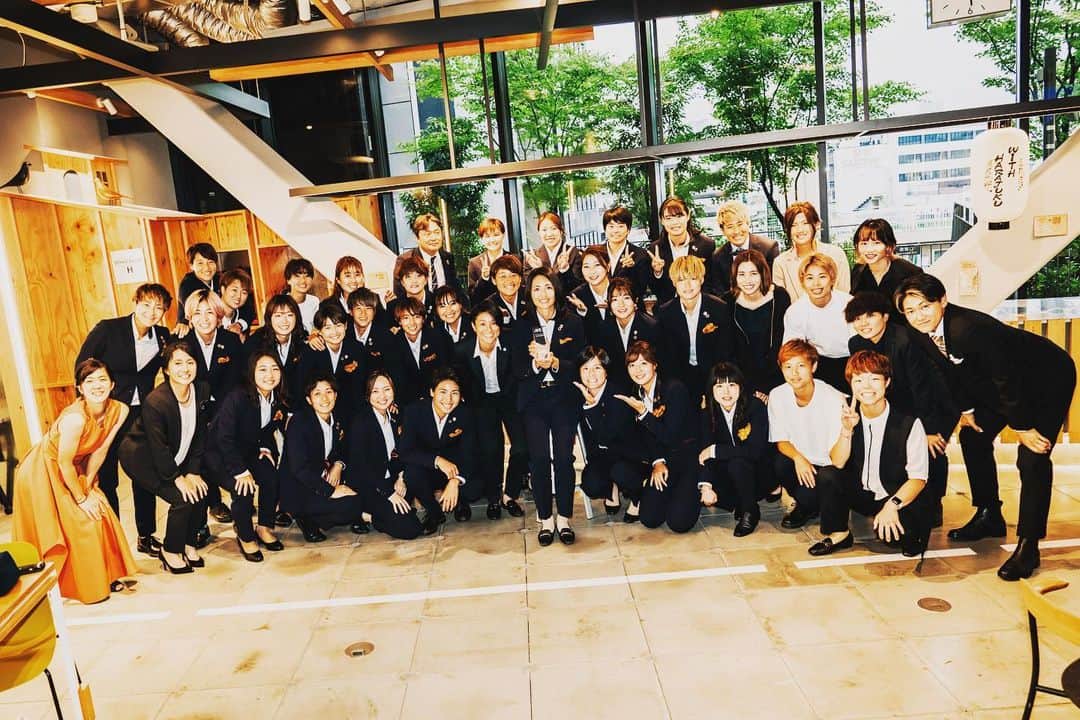 近賀ゆかりのインスタグラム：「W杯まであと3️⃣7️⃣日  明日はW杯メンバー発表‼️ 是非、女子サッカーの応援よろしくお願いします‼︎   #weリーグ  #oneteam  #なでしこジャパン  #女子サッカーを盛り上げよう  #応援よろしくお願いします」