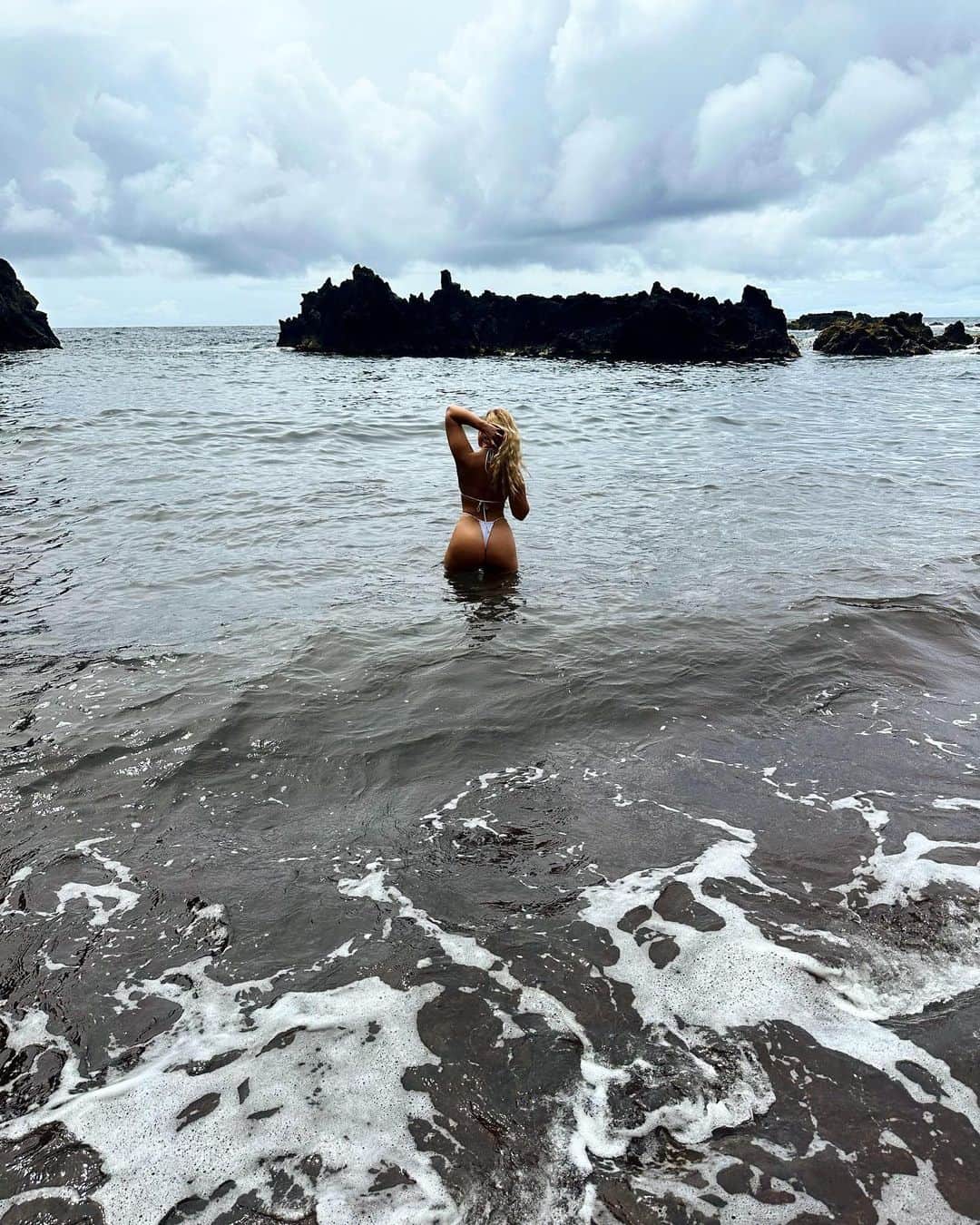 Sydney A Malerさんのインスタグラム写真 - (Sydney A MalerInstagram)「Water baby 🪼 I can’t believe I got swim in these screensavers. I did have to ignore multiple “DANGER! We are not liable for any deaths or injuries on this trail” signs to get to these places but it sure was worth it.」6月12日 22時28分 - sydneyamaler