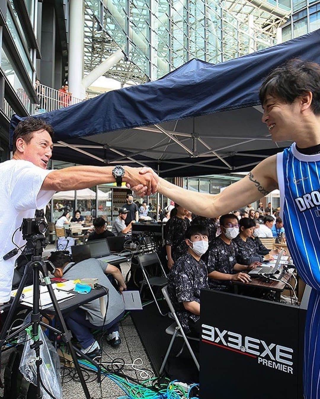 中村友也さんのインスタグラム写真 - (中村友也Instagram)「豹柄大好きなおじさんは…… 3x3.EXE PREMIER2023 Round.1と3に出場しました🏀 開幕戦からの連敗、、、Round3で初勝利🐆🏀💕 2年ぶりのPREMIERはほんまめっちゃ楽しいですわハァハァ(*´Д`*)ハァハァ🏀 久しぶりに @patrick_yu810  さんにお会いできて嬉しかった💕 チームで掴んだ初勝利！ 個人的にはエアボールしたり、、、課題は沢山ありますが、、、 まずは初勝利できた事がよかったです！ ここからですよ🐆🏀 ドロップスな皆様応援ありがとうございました😍🏀 引き続き熱い応援どうぞよろしくお願いいたします🙇‍♂️  #佐々木優希 #長島慎之介 #丸山駿弥 #三上光河 #山田陸  #阿達隼人 #淺野ケニー #中村友也 #チョモ #株式会社blueocean #ikebukurodrops #3x3 #3x3basketball  #3x3premierexe」6月12日 22時33分 - tomoya_nakamura19