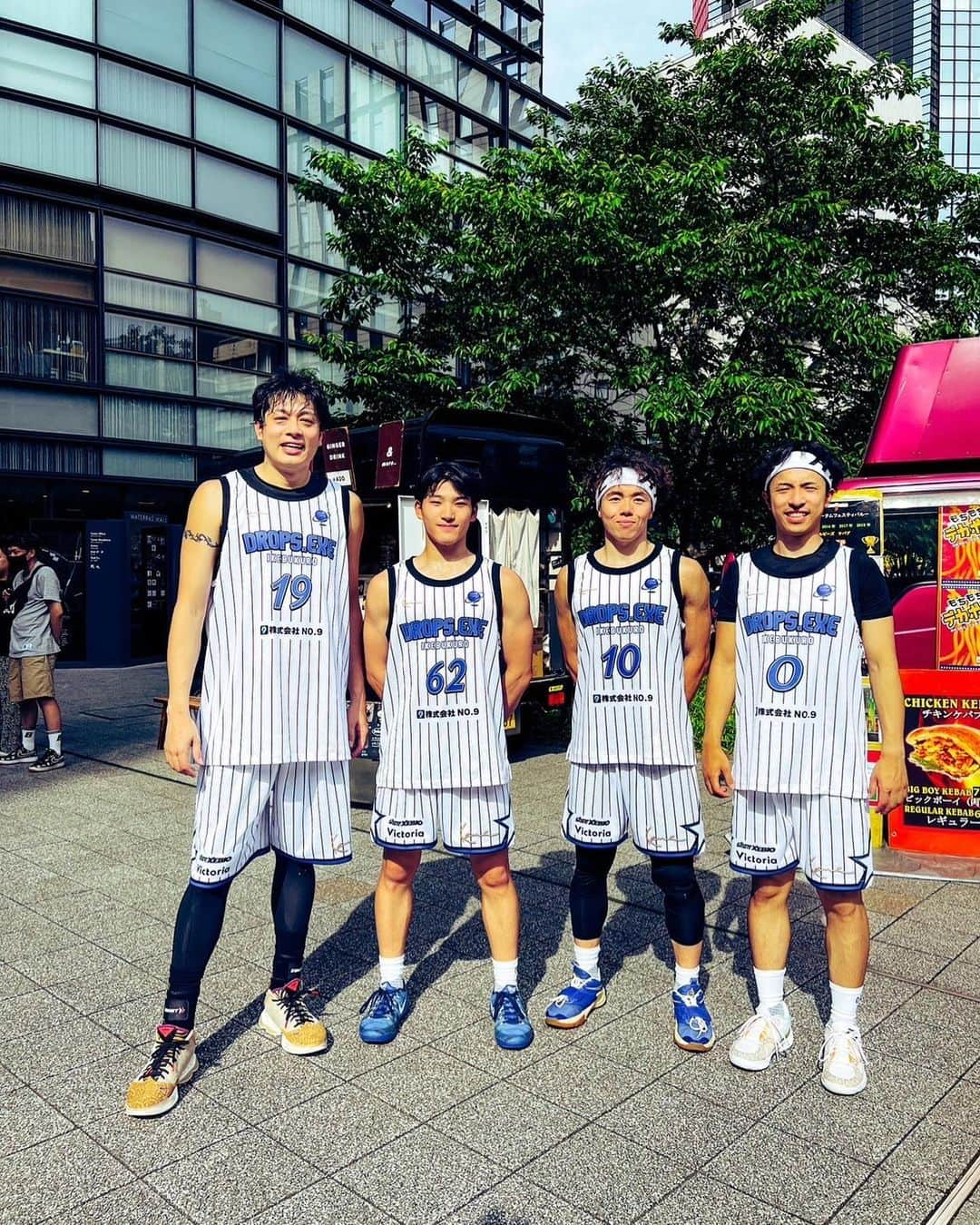 中村友也さんのインスタグラム写真 - (中村友也Instagram)「豹柄大好きなおじさんは…… 3x3.EXE PREMIER2023 Round.1と3に出場しました🏀 開幕戦からの連敗、、、Round3で初勝利🐆🏀💕 2年ぶりのPREMIERはほんまめっちゃ楽しいですわハァハァ(*´Д`*)ハァハァ🏀 久しぶりに @patrick_yu810  さんにお会いできて嬉しかった💕 チームで掴んだ初勝利！ 個人的にはエアボールしたり、、、課題は沢山ありますが、、、 まずは初勝利できた事がよかったです！ ここからですよ🐆🏀 ドロップスな皆様応援ありがとうございました😍🏀 引き続き熱い応援どうぞよろしくお願いいたします🙇‍♂️  #佐々木優希 #長島慎之介 #丸山駿弥 #三上光河 #山田陸  #阿達隼人 #淺野ケニー #中村友也 #チョモ #株式会社blueocean #ikebukurodrops #3x3 #3x3basketball  #3x3premierexe」6月12日 22時33分 - tomoya_nakamura19