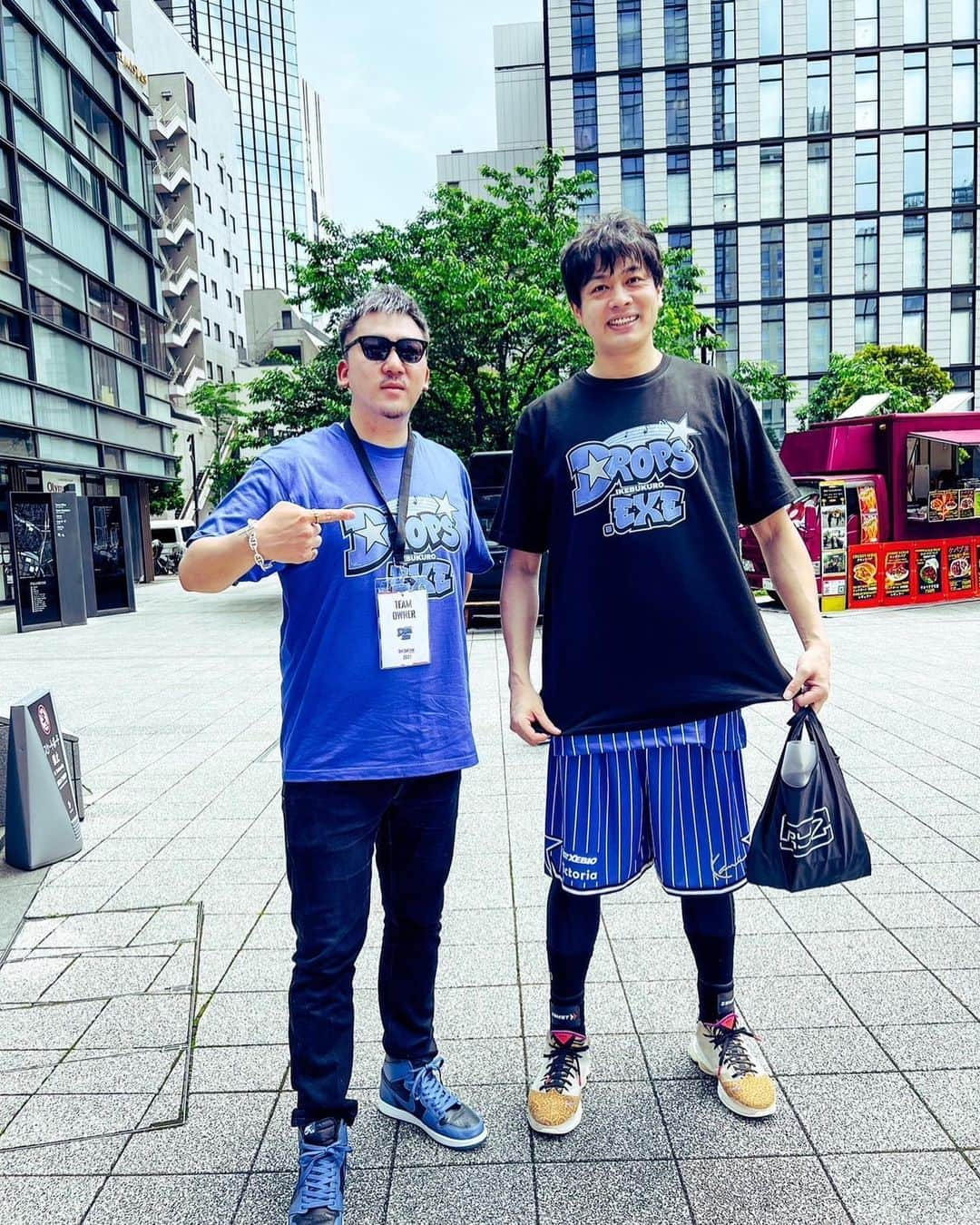 中村友也さんのインスタグラム写真 - (中村友也Instagram)「豹柄大好きなおじさんは…… 3x3.EXE PREMIER2023 Round.1と3に出場しました🏀 開幕戦からの連敗、、、Round3で初勝利🐆🏀💕 2年ぶりのPREMIERはほんまめっちゃ楽しいですわハァハァ(*´Д`*)ハァハァ🏀 久しぶりに @patrick_yu810  さんにお会いできて嬉しかった💕 チームで掴んだ初勝利！ 個人的にはエアボールしたり、、、課題は沢山ありますが、、、 まずは初勝利できた事がよかったです！ ここからですよ🐆🏀 ドロップスな皆様応援ありがとうございました😍🏀 引き続き熱い応援どうぞよろしくお願いいたします🙇‍♂️  #佐々木優希 #長島慎之介 #丸山駿弥 #三上光河 #山田陸  #阿達隼人 #淺野ケニー #中村友也 #チョモ #株式会社blueocean #ikebukurodrops #3x3 #3x3basketball  #3x3premierexe」6月12日 22時33分 - tomoya_nakamura19