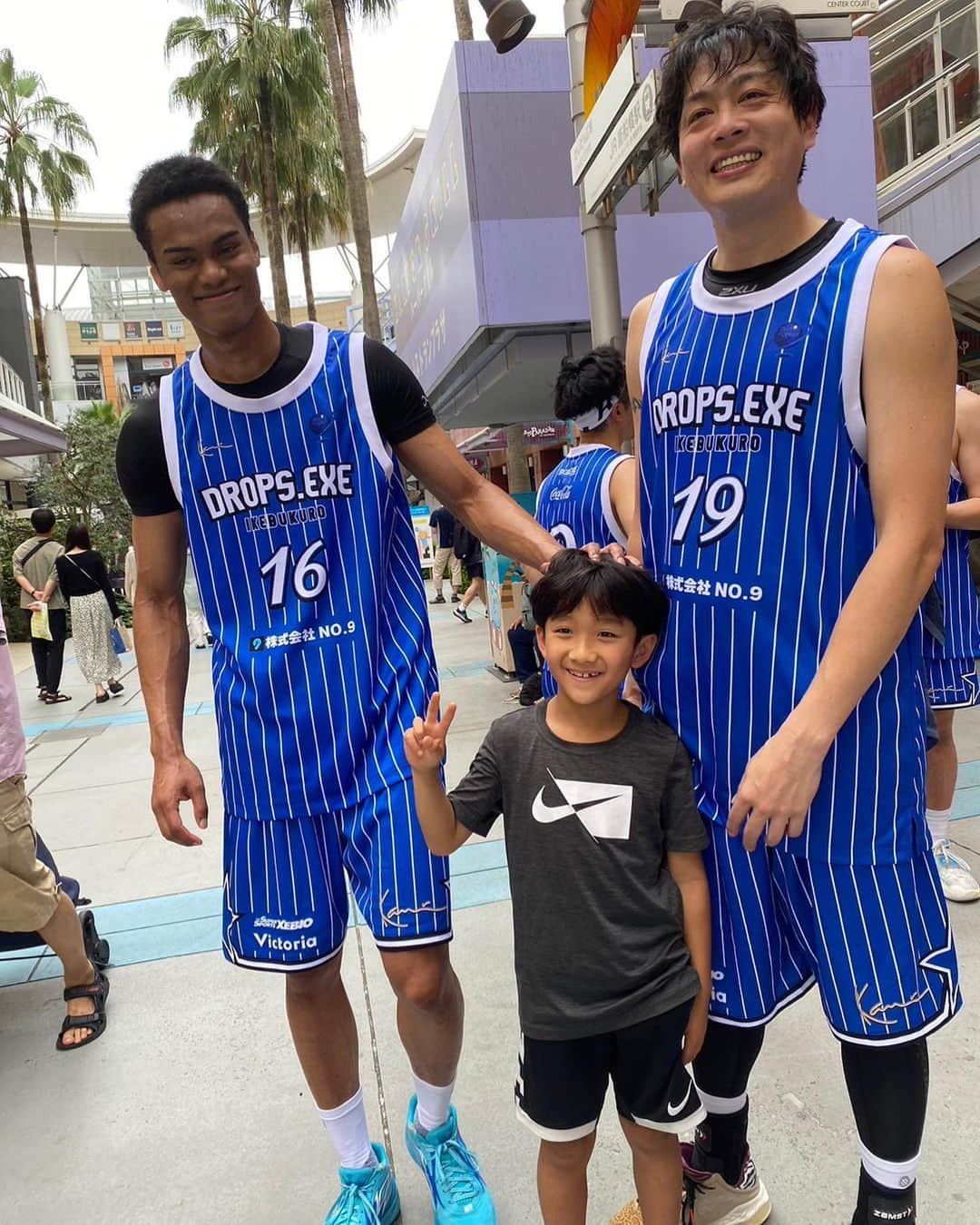 中村友也さんのインスタグラム写真 - (中村友也Instagram)「豹柄大好きなおじさんは…… 3x3.EXE PREMIER2023 Round.1と3に出場しました🏀 開幕戦からの連敗、、、Round3で初勝利🐆🏀💕 2年ぶりのPREMIERはほんまめっちゃ楽しいですわハァハァ(*´Д`*)ハァハァ🏀 久しぶりに @patrick_yu810  さんにお会いできて嬉しかった💕 チームで掴んだ初勝利！ 個人的にはエアボールしたり、、、課題は沢山ありますが、、、 まずは初勝利できた事がよかったです！ ここからですよ🐆🏀 ドロップスな皆様応援ありがとうございました😍🏀 引き続き熱い応援どうぞよろしくお願いいたします🙇‍♂️  #佐々木優希 #長島慎之介 #丸山駿弥 #三上光河 #山田陸  #阿達隼人 #淺野ケニー #中村友也 #チョモ #株式会社blueocean #ikebukurodrops #3x3 #3x3basketball  #3x3premierexe」6月12日 22時33分 - tomoya_nakamura19