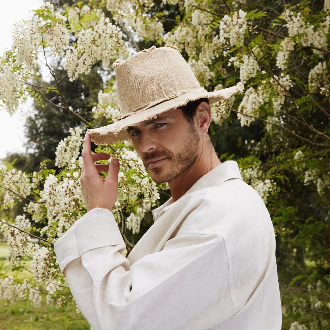 のインスタグラム：「Il Bisonte hats are the perfect accessory to elevate any outfit.   #ilbisonte #madeinitaly #sustainability」