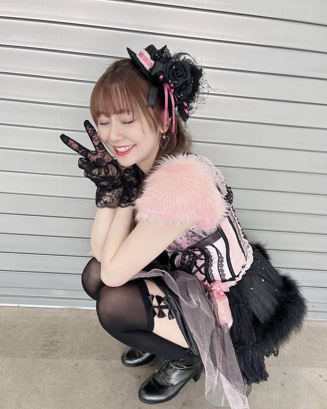 松本慈子さんのインスタグラム写真 - (松本慈子Instagram)「* 一個前の登校、手袋するの忘れてたんだ😇 ダッシュで取りに行って装着してる 完璧verはこちらになります💁‍♀️🎀」6月12日 22時45分 - chikako_1119