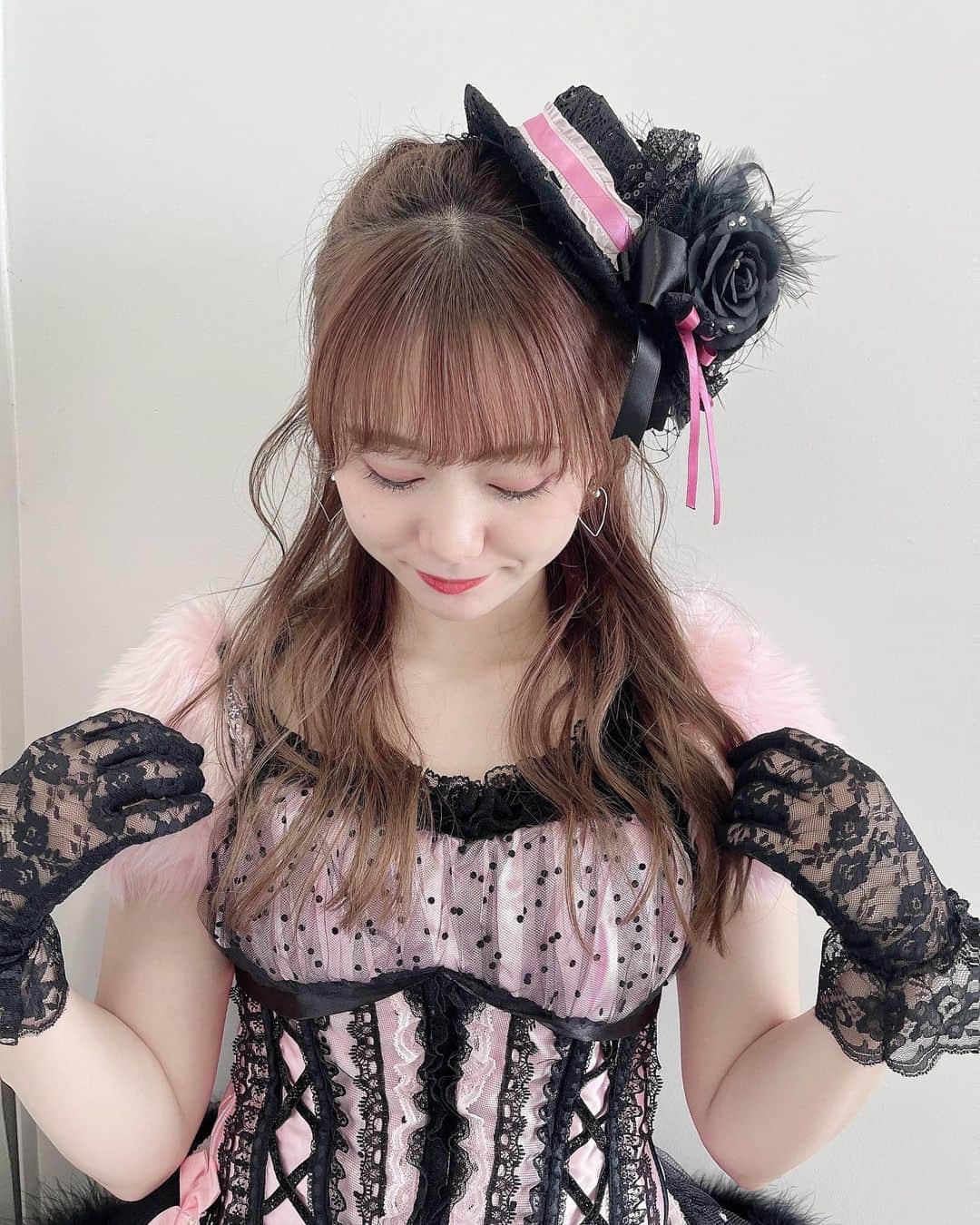 松本慈子さんのインスタグラム写真 - (松本慈子Instagram)「* 一個前の登校、手袋するの忘れてたんだ😇 ダッシュで取りに行って装着してる 完璧verはこちらになります💁‍♀️🎀」6月12日 22時45分 - chikako_1119