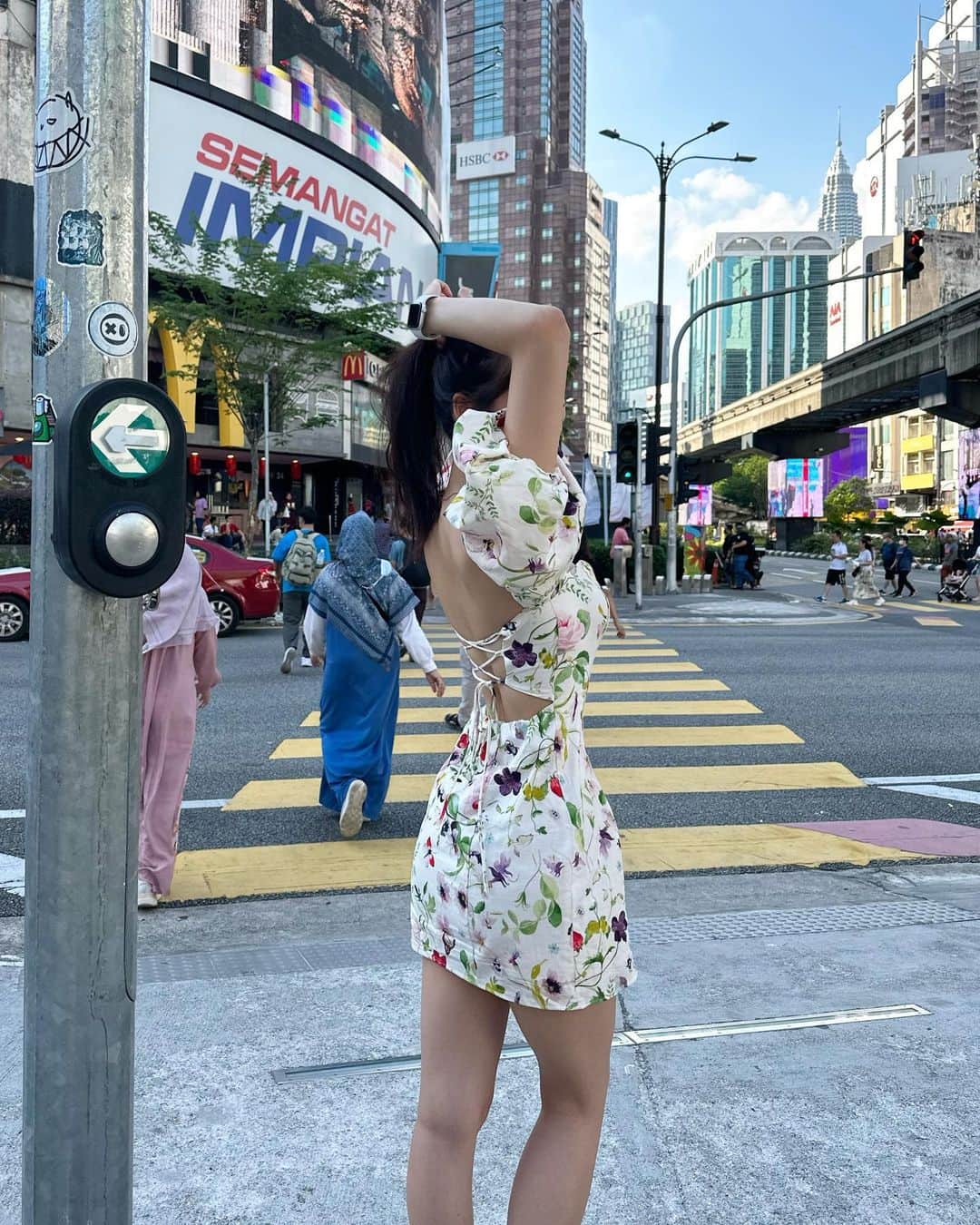 谷川奈々穂さんのインスタグラム写真 - (谷川奈々穂Instagram)「クアラルンプール🇲🇾の街で撮ってもらった📸♡  マレーシアは真夏で湿気もわもわ😂😂 初めてマレーシア楽しかった🫶🫶🫶」6月12日 22時46分 - aizawa_natsuki_