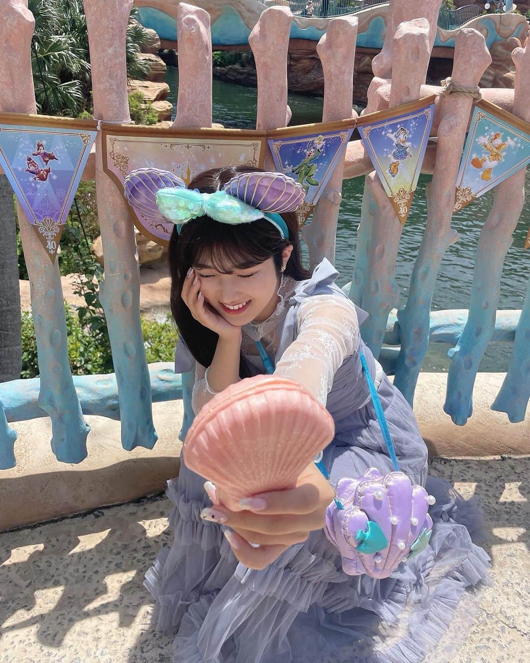 のインスタグラム：「・ 夏に近づくとあいすがたべたくなるっ!!!🫶🏻 ・ #DisneySea #ディズニーシー #はなとディズニー #リトルマーメイド #AMEFURASSHI #小島はな」