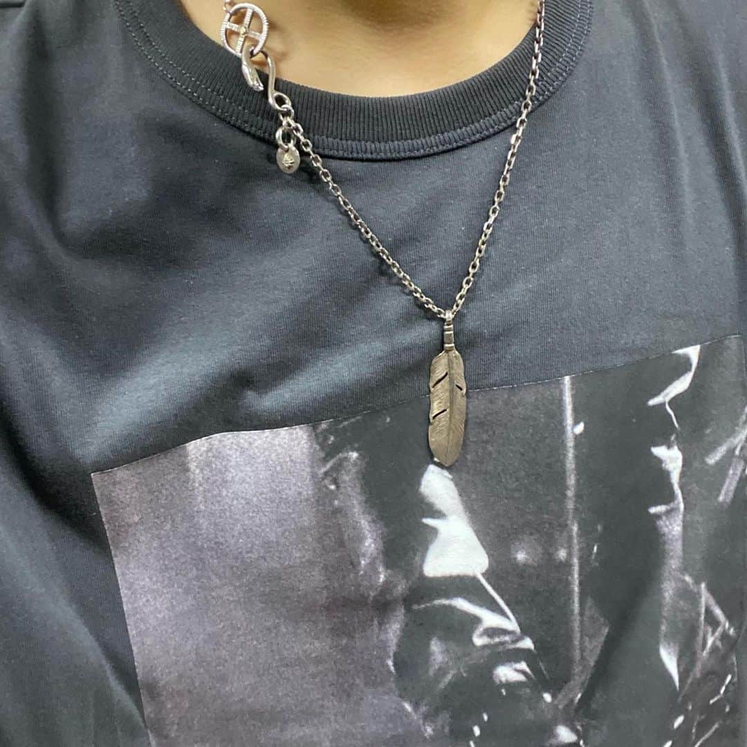 山田弥希寿さんのインスタグラム写真 - (山田弥希寿Instagram)「EXILE TAKAHIRO LIVE TOUR  "TAKAHIRO道の駅 2023"  ～Road to EXPLORE～   東京公演に行ってきました。  長くなります！←おやすみ前によろしければご一読ください  TAKAHIROさんの歌に心震わせ、MCで笑顔になり、これこそがEXILE TAKAHIROだと再確認しました。心から尊敬します。  TAKAHIROさんがEXILEに加入されて17年、当時13歳だった私は間もなく30歳になります。ライフステージも変わり、さまざまな出会いや別れがあった中、ずっと背中を追いかけてきました。 この人が居なければ、今この場所にいることはありません。今やっている仕事、今いる場所、家族… 全く違う人生だったんだなと。 そう思うとなんとも言えない気持ちになりました。 「これからも着いてきてください！」という言葉に対して「一生ついていきます！」とありきたりの言葉ですが、TAKAHIROさんに対しては心の底からそう思えるのです。  まだ先になるかもしれませんが、私はTAKAHIROさんと同じステージに立つことが夢です。今日それを再確認しました。ライブ前後のナレーションや前説、曲中の繋ぎMCや企画時の盛り上げ等（喋りに関してはTAKAHIROさんだけで面白いのですが）実況できます！←とにかく必死 その前に"TAKAHIROさんとお仕事をすること"ですね。映画『僕に、会いたかった』ではインタビューをさせていただきました。またどこかでご一緒できると信じ、そしてその夢を掴みとれるよう行動していきます。精進します。 その日がくるまで、一歩一歩前に進むと改めて心に誓いました。  #TAKAHIRO さん #EXILETAKAHIRO さん #TAKAHIRO道の駅 #TAKAHIRO道の駅2023」6月12日 22時50分 - mikitoshi_617