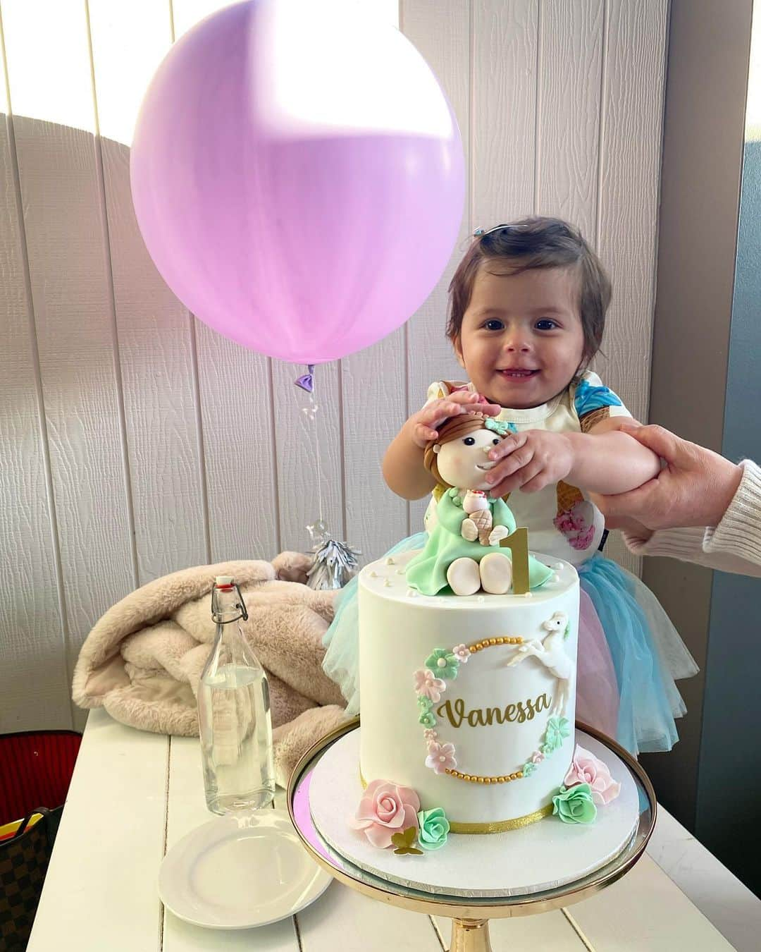 ムスタファ・アミニさんのインスタグラム写真 - (ムスタファ・アミニInstagram)「Early birthday celebrations for my ALMOST 1 year old. Love you Vanessa & Vienna 👼🏻❤️🍦👨‍👩‍👧‍👧」6月12日 22時56分 - mustafaamini