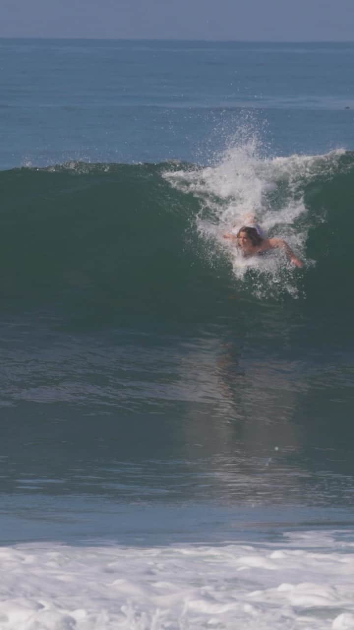 キャロライン・マークスのインスタグラム：「🗣️😆📹 @hampositive  @oakleysurfing」