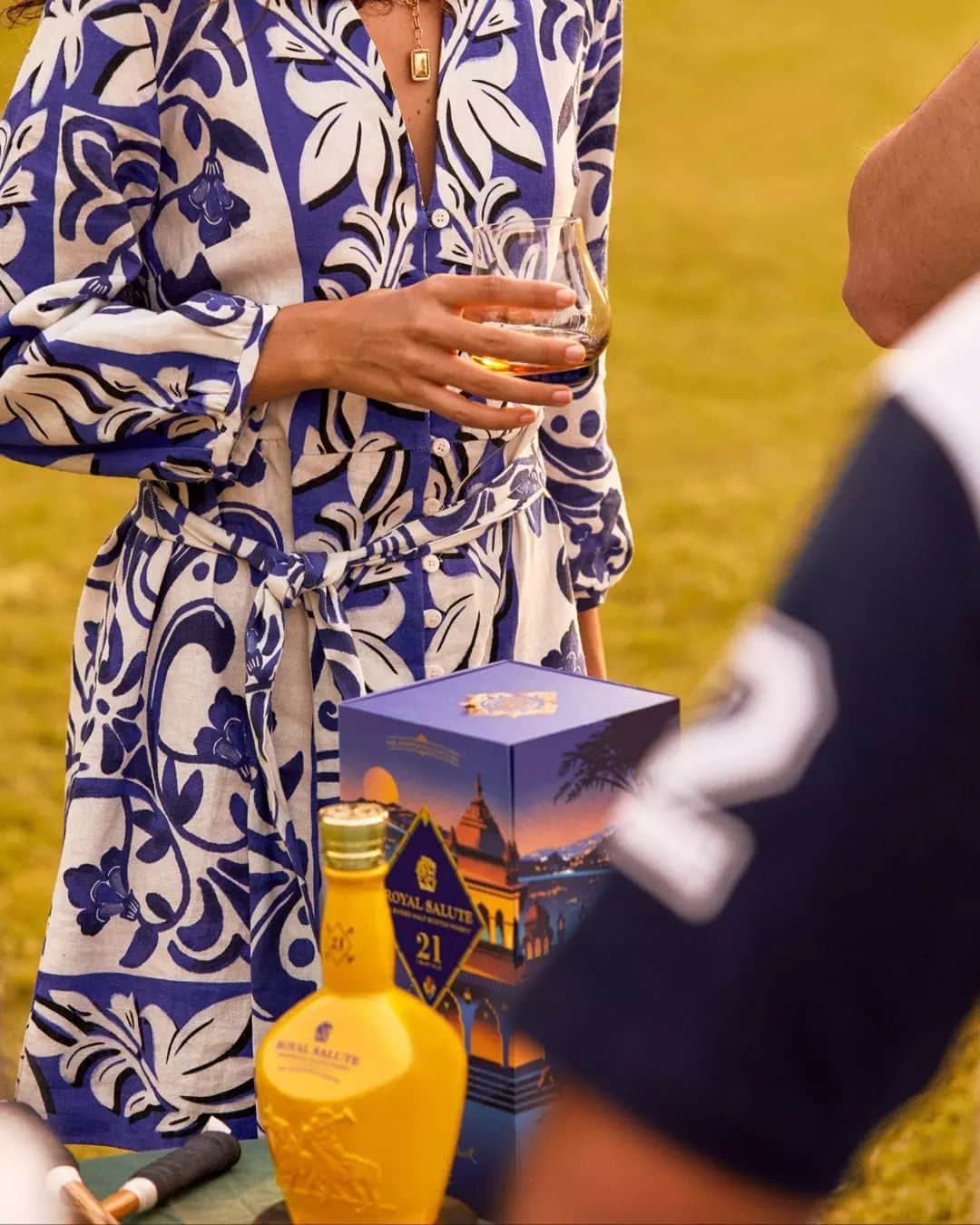 Royal Saluteさんのインスタグラム写真 - (Royal SaluteInstagram)「On a warm Indian afternoon, add ice to chill for the perfect pitch-side dram.   #JodhpurPoloEdition」6月12日 23時10分 - royalsalute