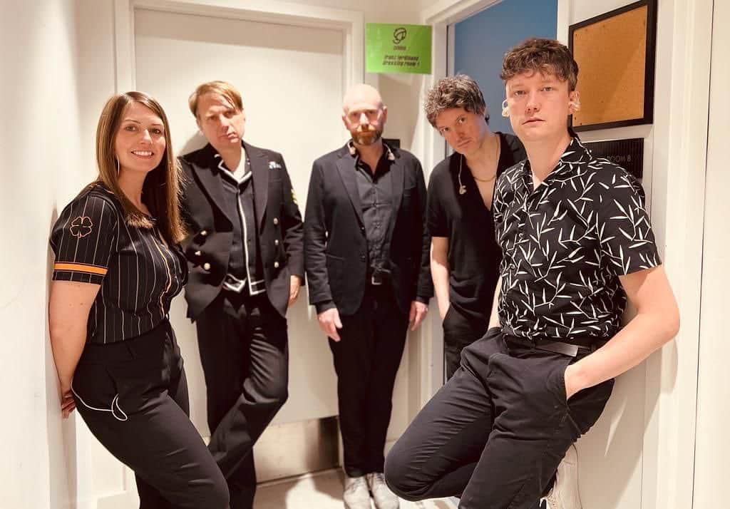 フランツ・フェルディナンドさんのインスタグラム写真 - (フランツ・フェルディナンドInstagram)「Back together again for our run of shows playing with @pixiesofficial and @bullythemusic. 📸 = @tasselldawson」6月12日 23時12分 - franz_ferdinand