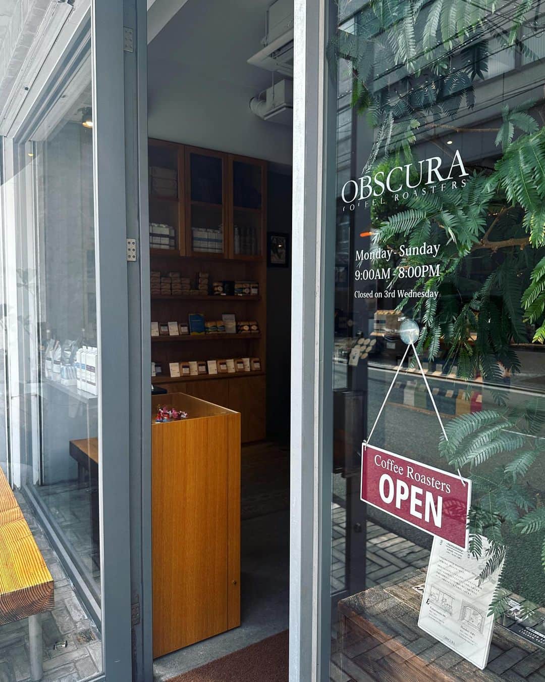 伊藤舞のインスタグラム：「🤎 たくさん歩いた後のアイスラテは 最高でした〜♡ . . #obscuracoffeeroasters  #hiroshima  #カフェ巡り」