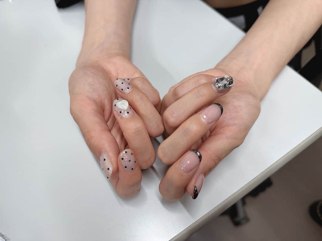 自見彩のインスタグラム：「🖤✨」