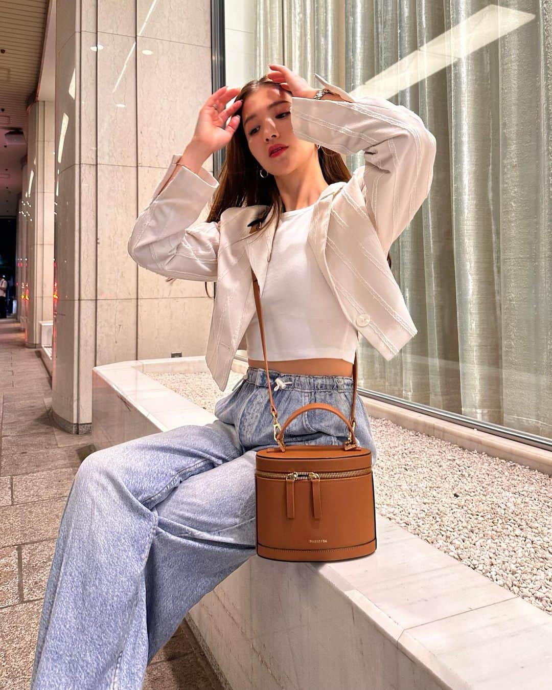 のインスタグラム：「👜❤️  こちらも最近出番の多いBAG @paris64world  どんな服装にもあうのだけど やっぱりデニムとの相性抜群 ❤️👖  _______________________________________  #love #life #loveislove #bag #paris64world #バッグ」