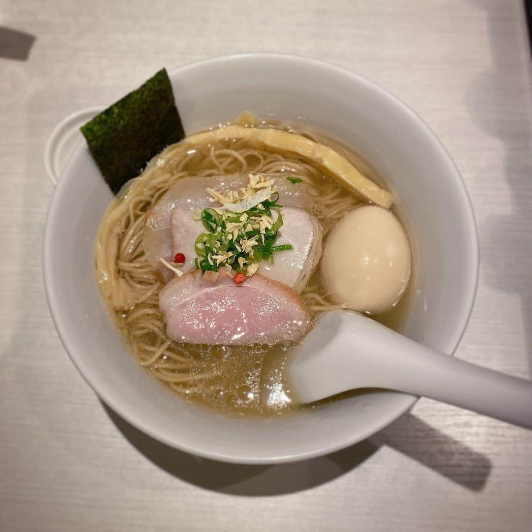のインスタグラム：「. 5頭に行った己巳 鴨✖鶏✖豚 きのこ香る 特製淡麗塩らーめん 美珠卵（みしゅらん）の温味玉 . #みこ麺活」