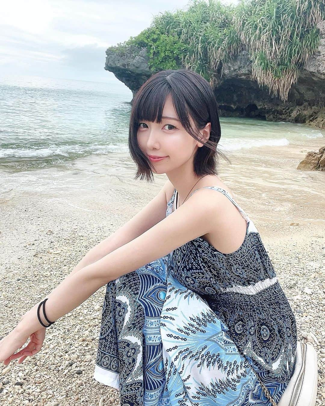 月埜ヒスイさんのインスタグラム写真 - (月埜ヒスイInstagram)「東京じゃ絶対着れないワンピース買って夏の女しちゃった、沖縄の海綺麗すぎて曇っててもばえた」6月12日 23時25分 - inunuwan__